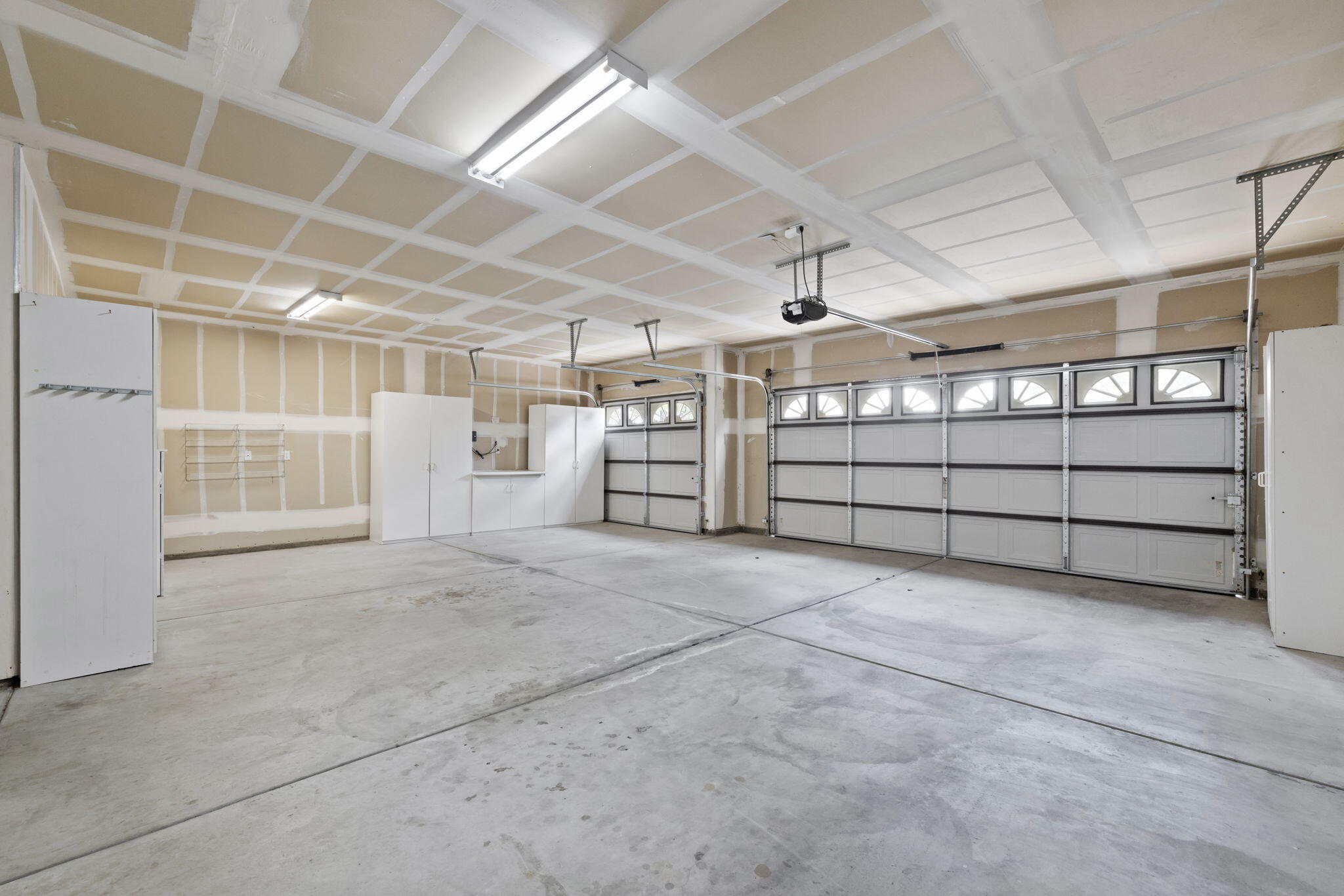 3011 S Tipton Ct, Visalia, CA 93292