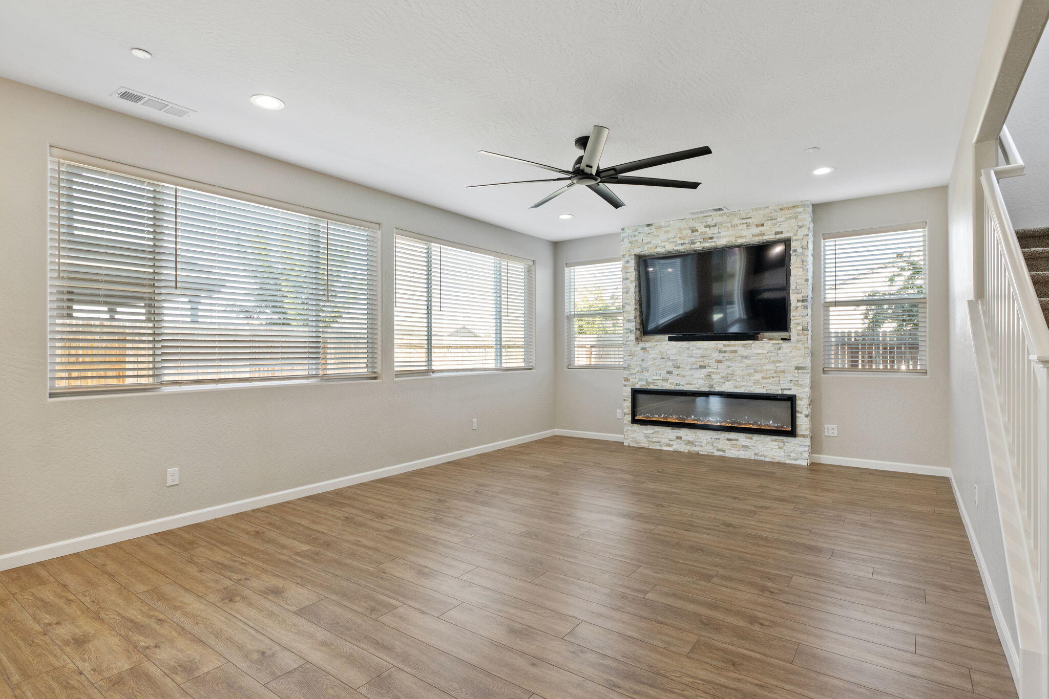 2802 Sand Hills Ave, Tulare, CA 93274