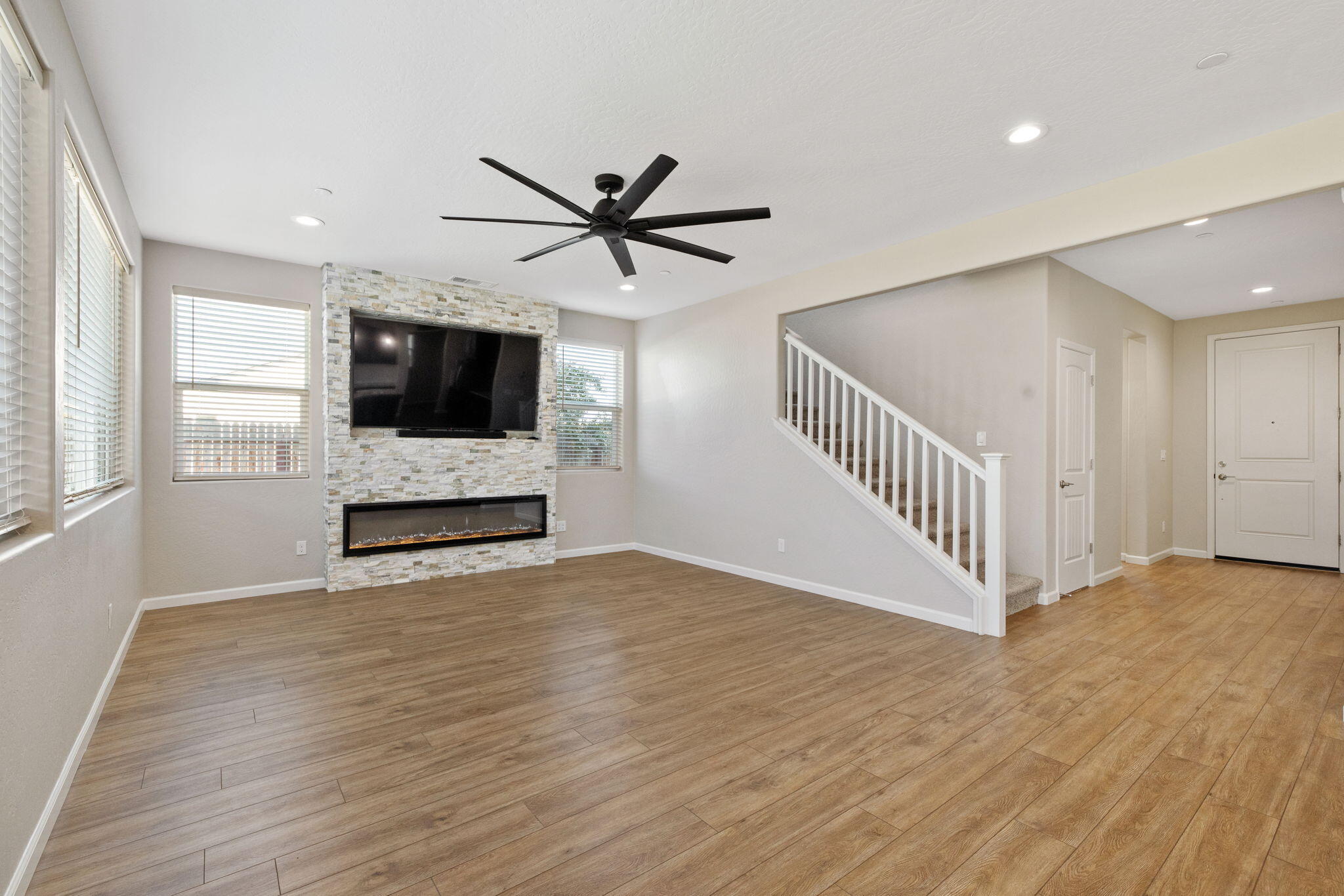 2802 Sand Hills Ave, Tulare, CA 93274