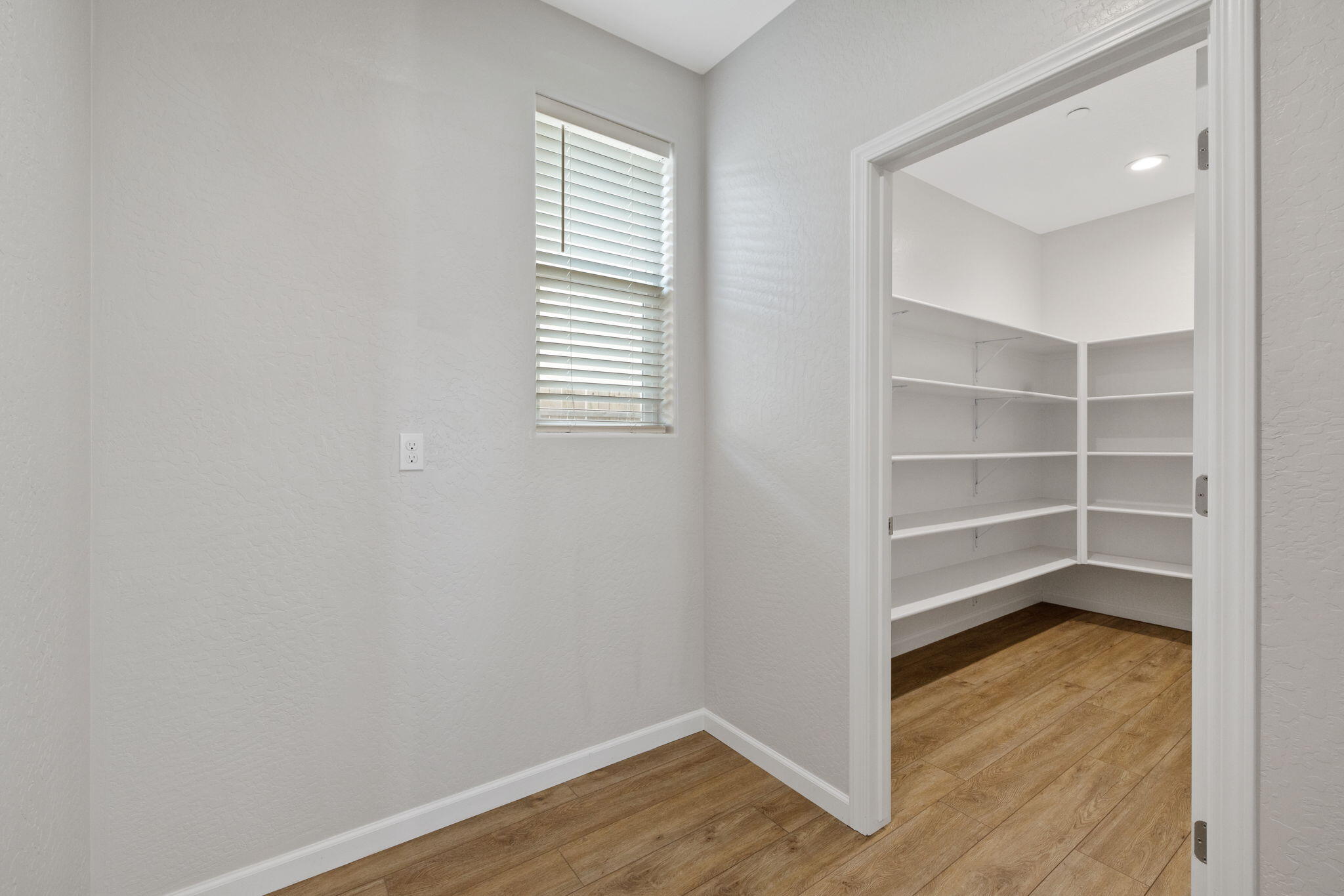 2802 Sand Hills Ave, Tulare, CA 93274