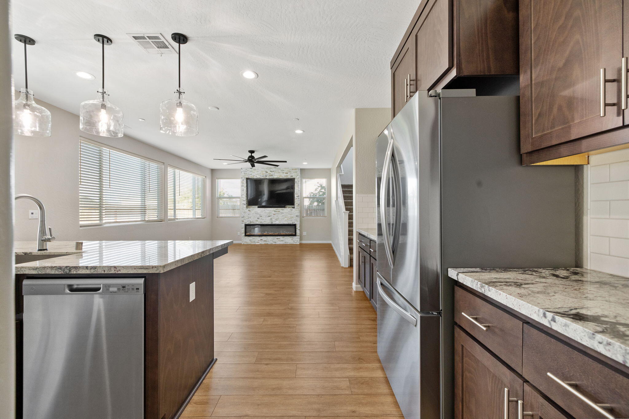 2802 Sand Hills Ave, Tulare, CA 93274