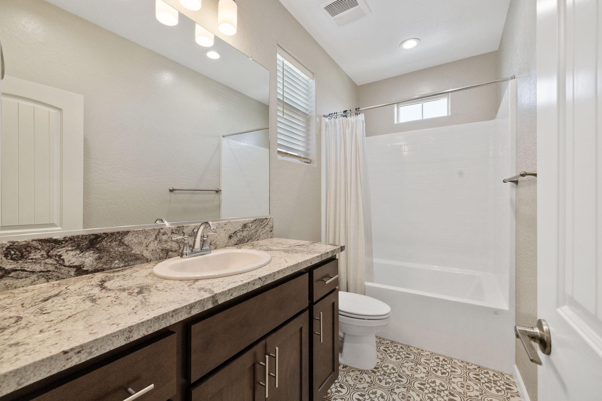 2802 Sand Hills Ave, Tulare, CA 93274