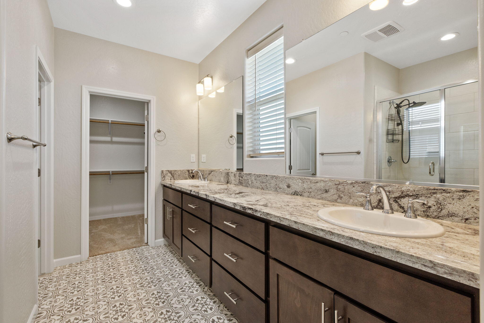 2802 Sand Hills Ave, Tulare, CA 93274