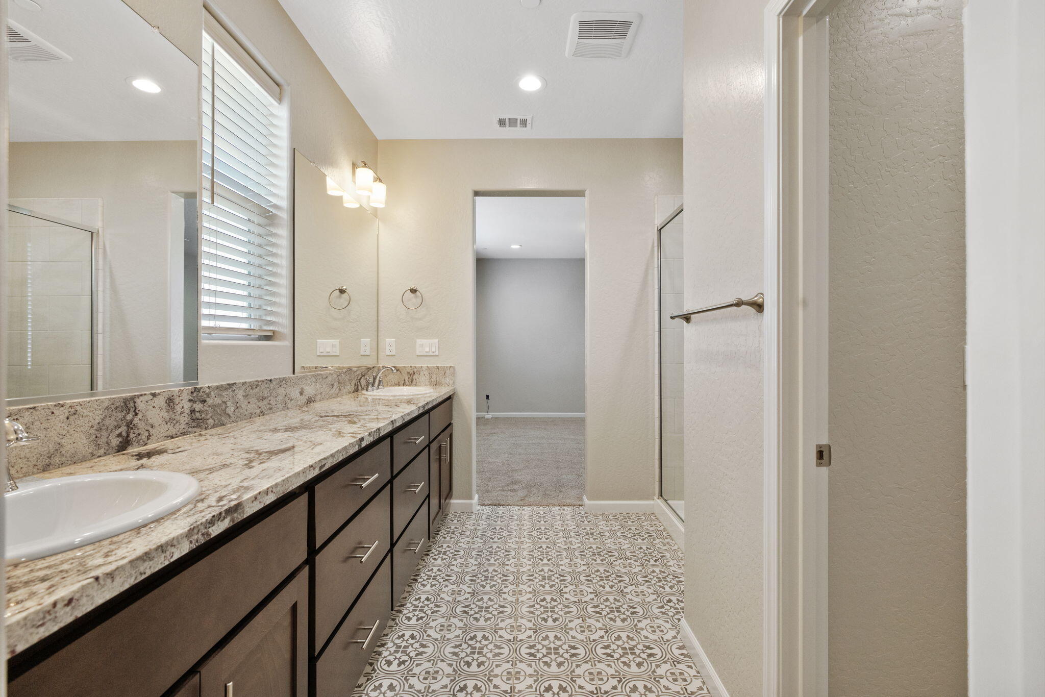 2802 Sand Hills Ave, Tulare, CA 93274