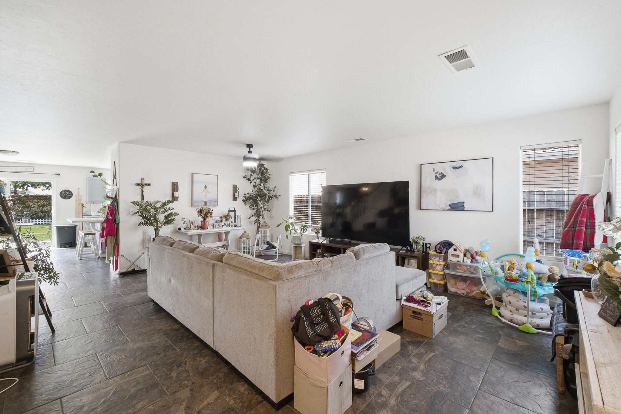 3031 W Payson Ave, Visalia, CA 93291