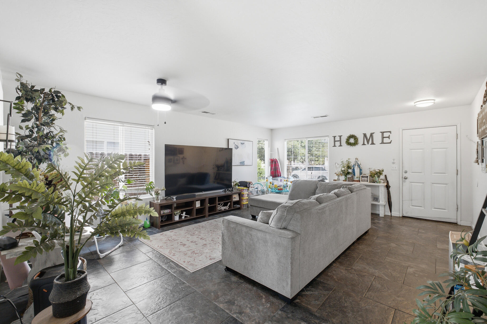 3031 W Payson Ave, Visalia, CA 93291