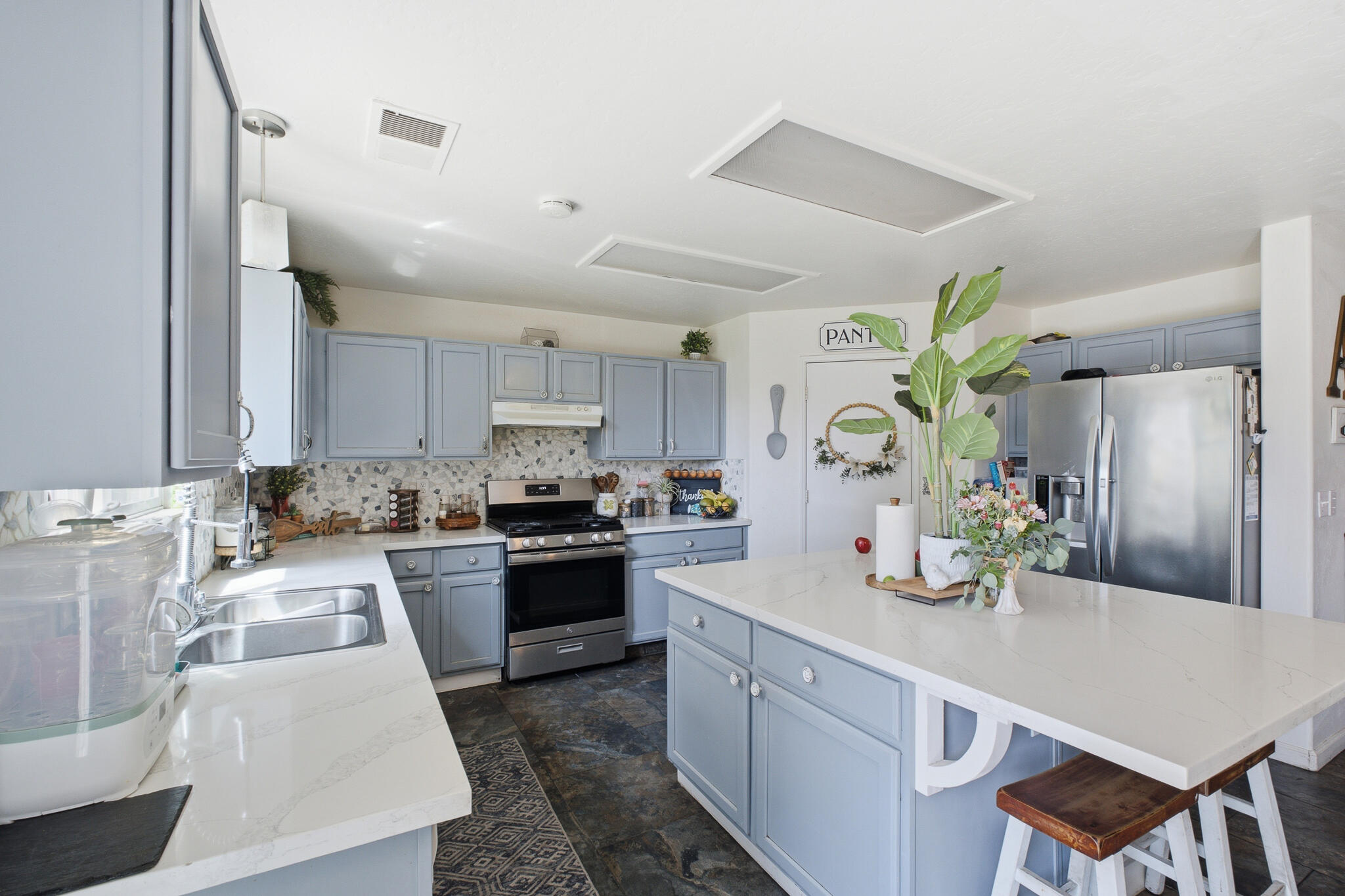 3031 W Payson Ave, Visalia, CA 93291