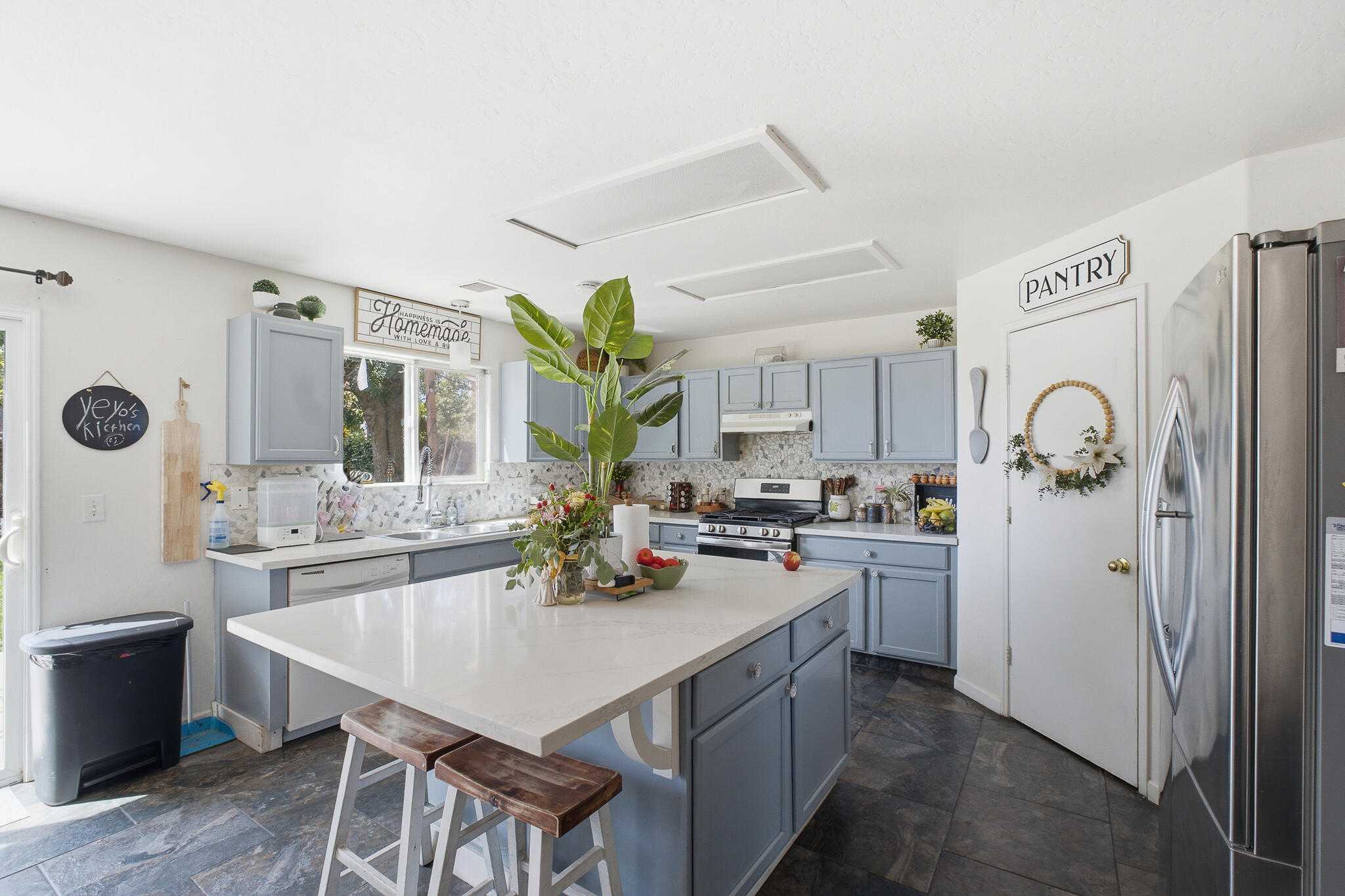 3031 W Payson Ave, Visalia, CA 93291