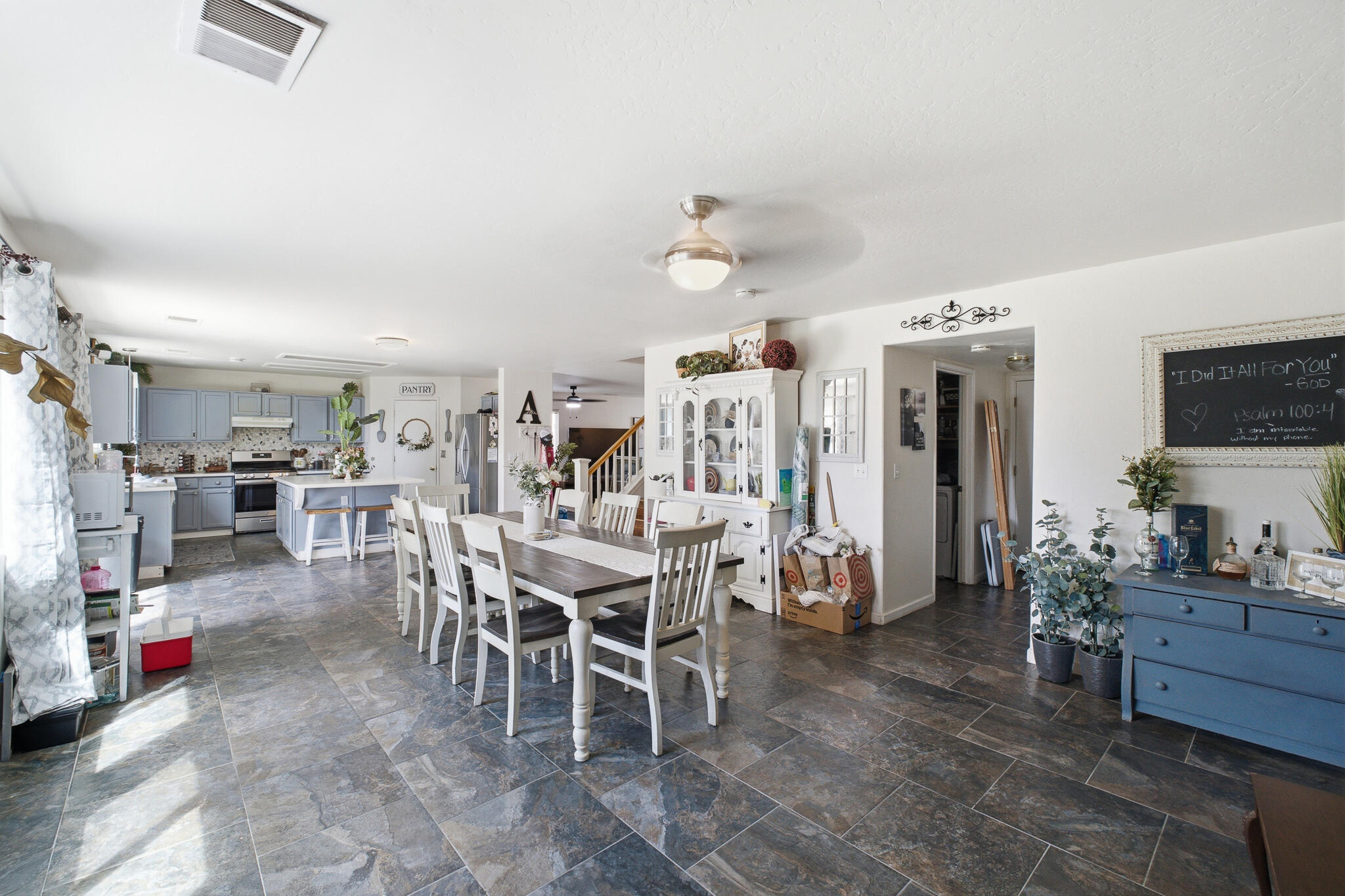 3031 W Payson Ave, Visalia, CA 93291