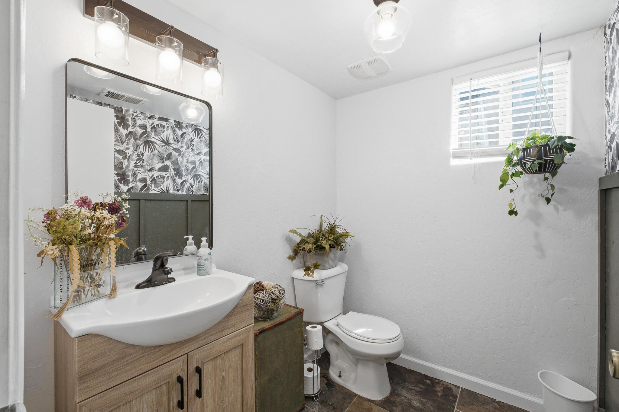 3031 W Payson Ave, Visalia, CA 93291