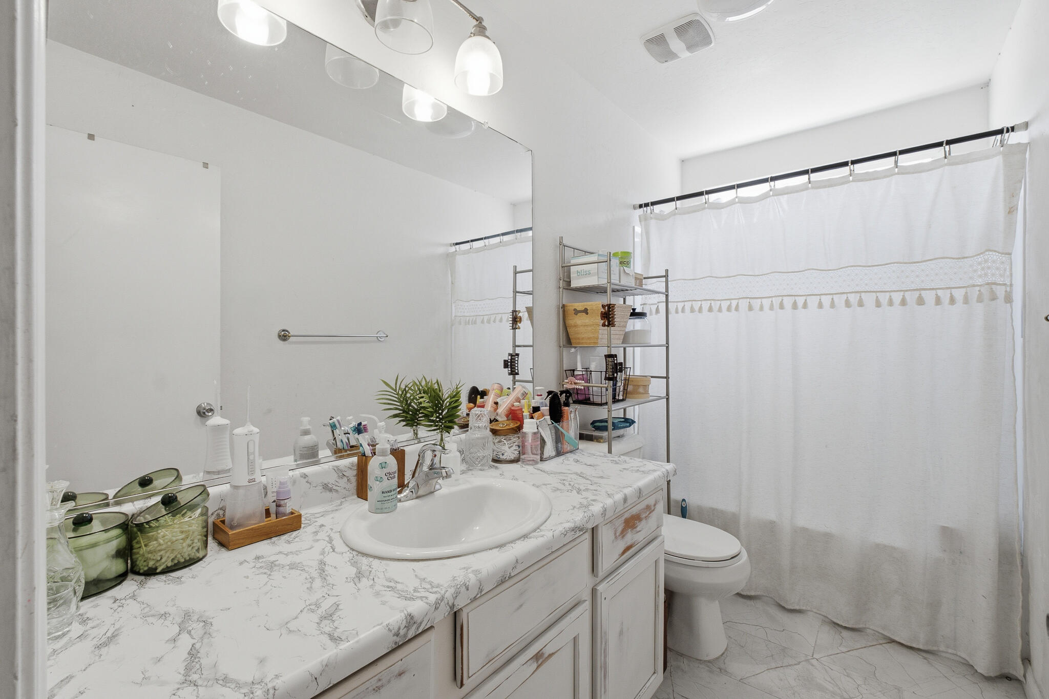 3031 W Payson Ave, Visalia, CA 93291
