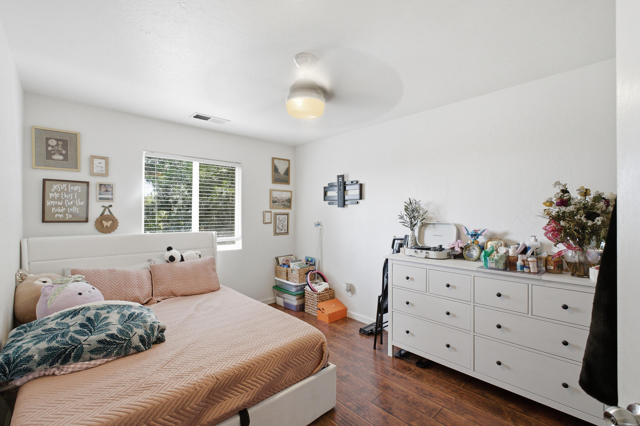3031 W Payson Ave, Visalia, CA 93291