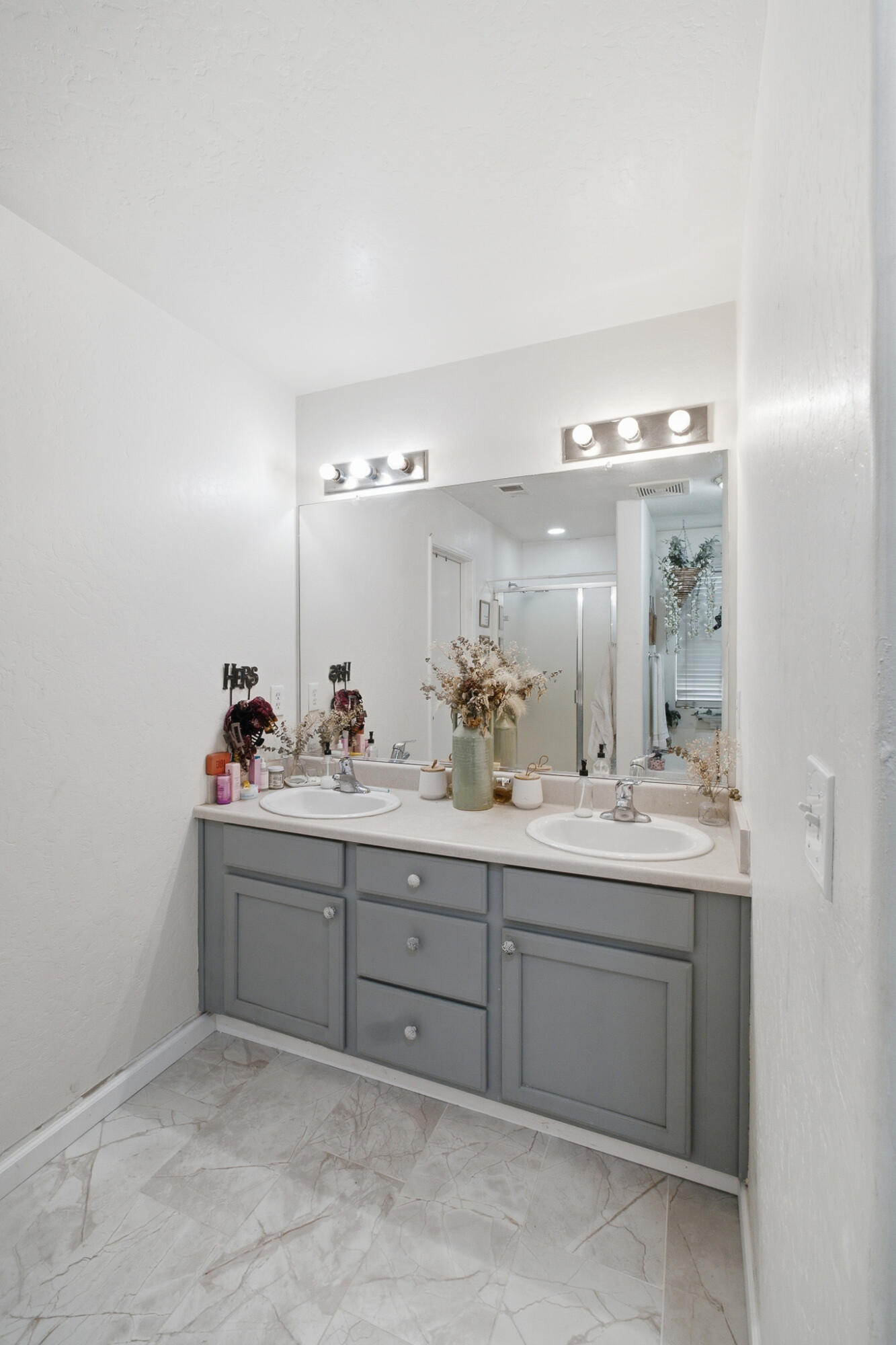 3031 W Payson Ave, Visalia, CA 93291