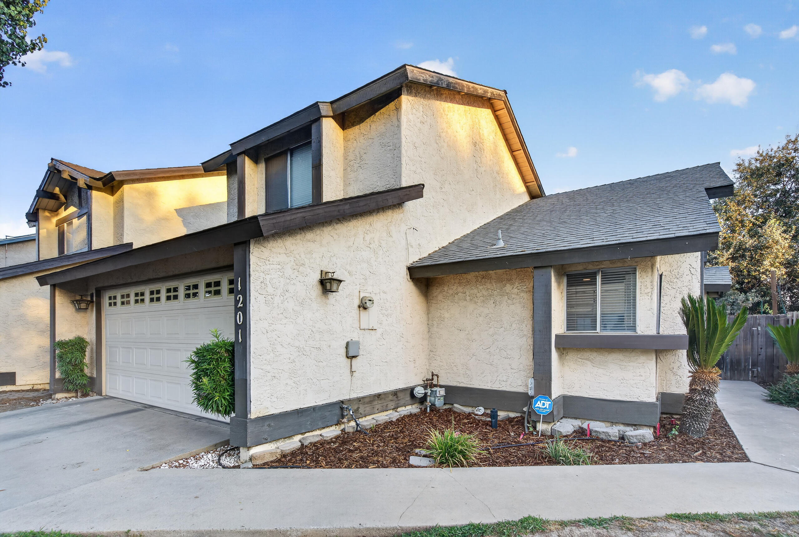 1201 E Ferguson Ave, Visalia, CA 93292