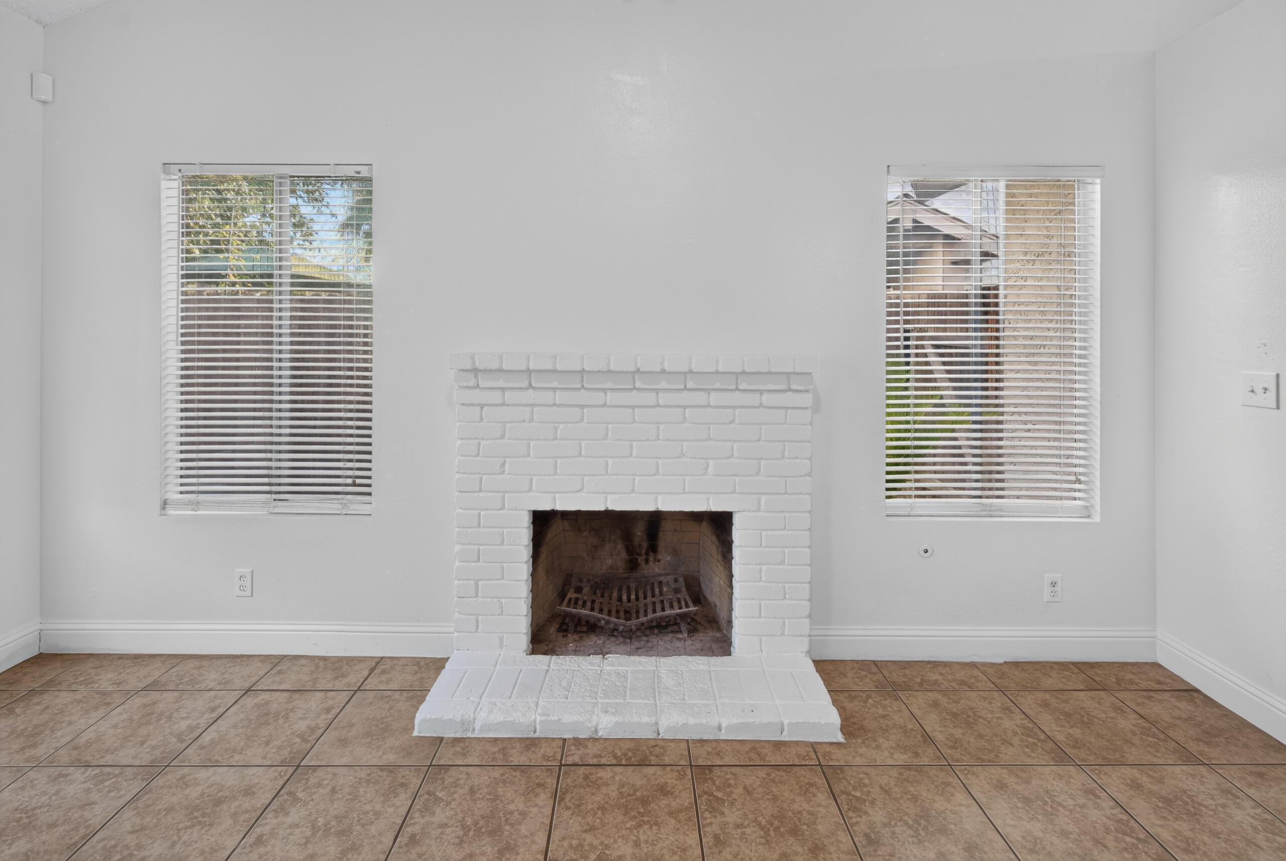 1201 E Ferguson Ave, Visalia, CA 93292