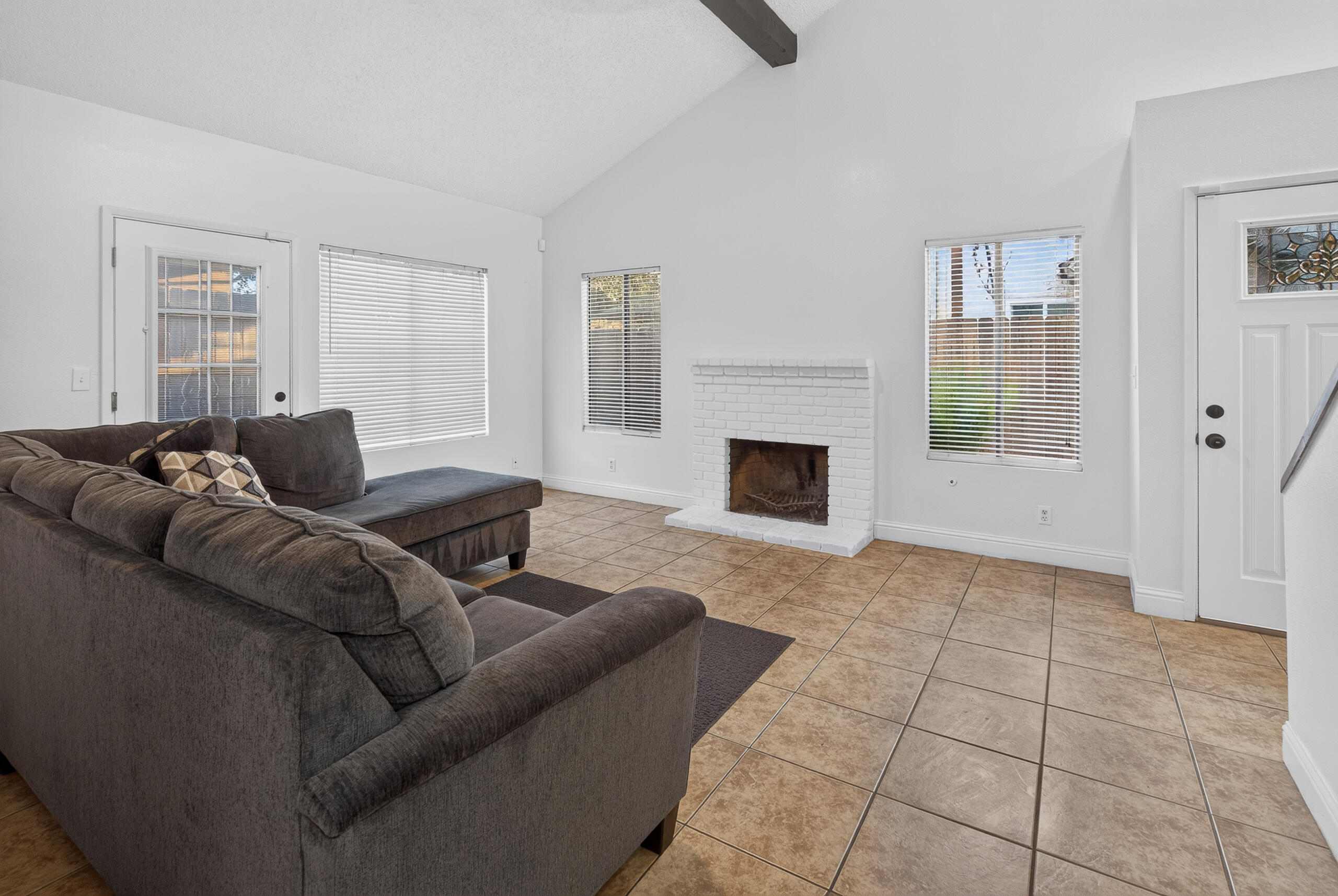 1201 E Ferguson Ave, Visalia, CA 93292