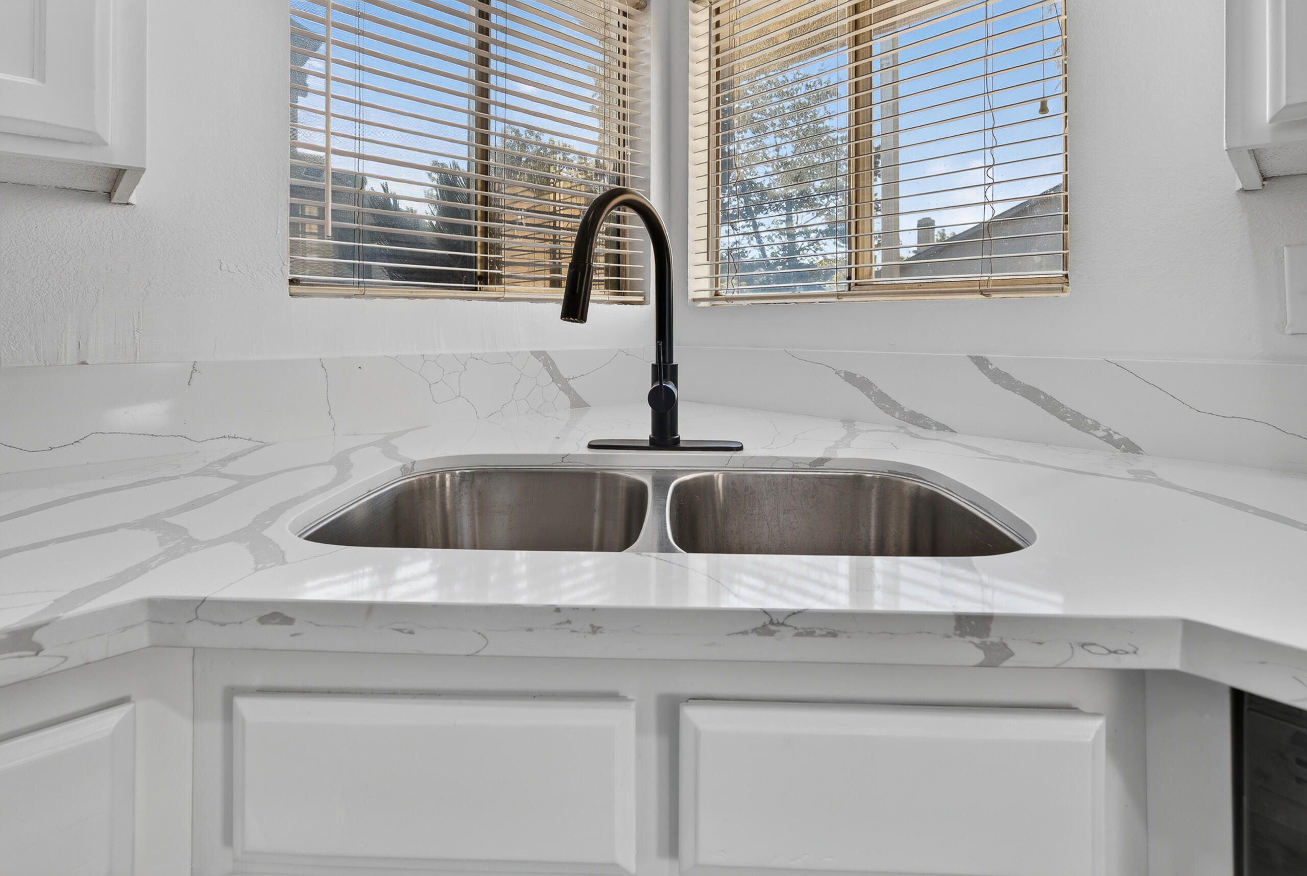1201 E Ferguson Ave, Visalia, CA 93292
