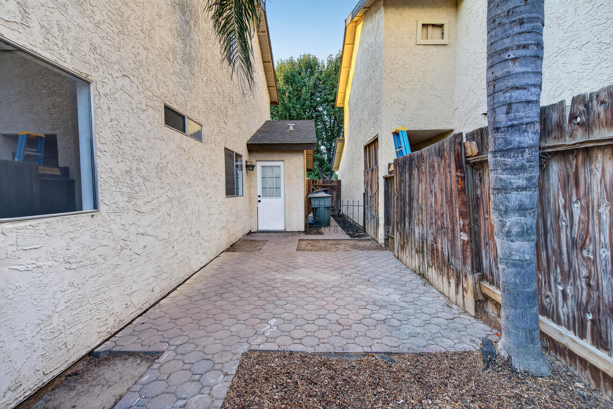 1201 E Ferguson Ave, Visalia, CA 93292