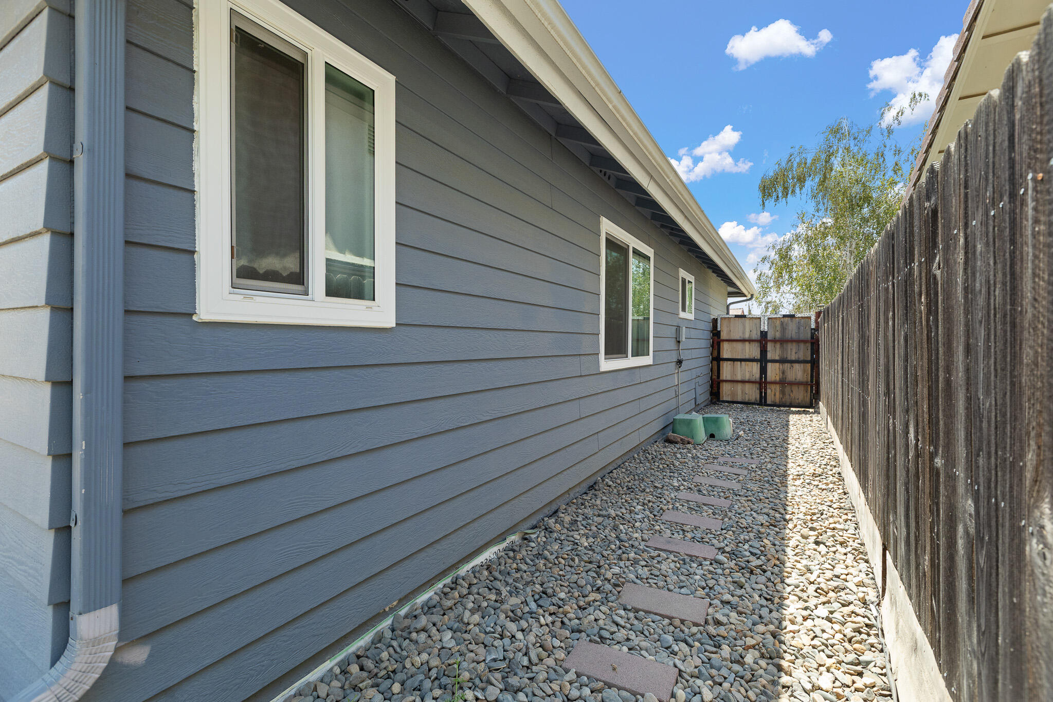 1646 Bel Aire Ave, Porterville, CA 93257