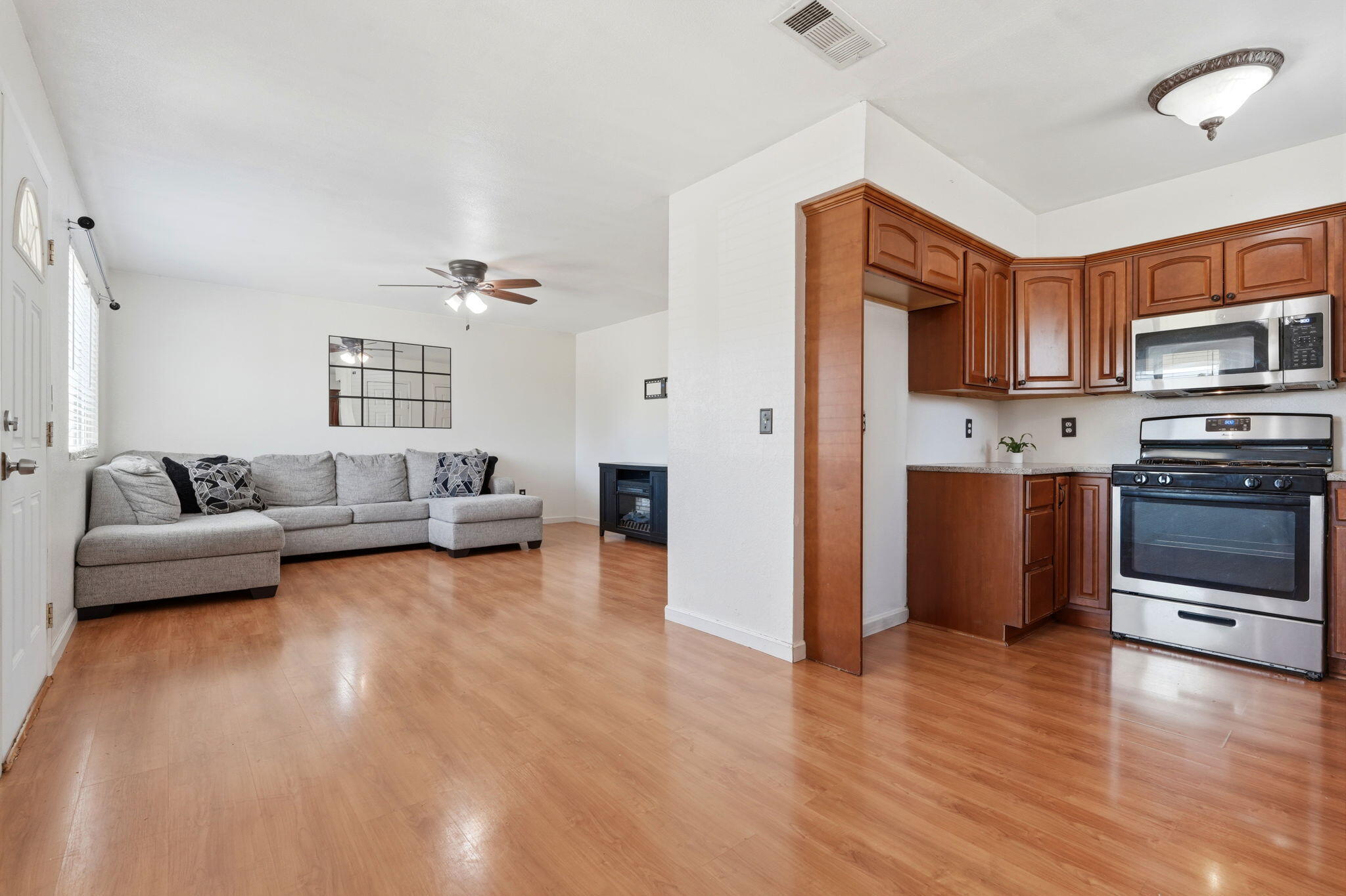 10856 Malta St, Hanford, CA 93230