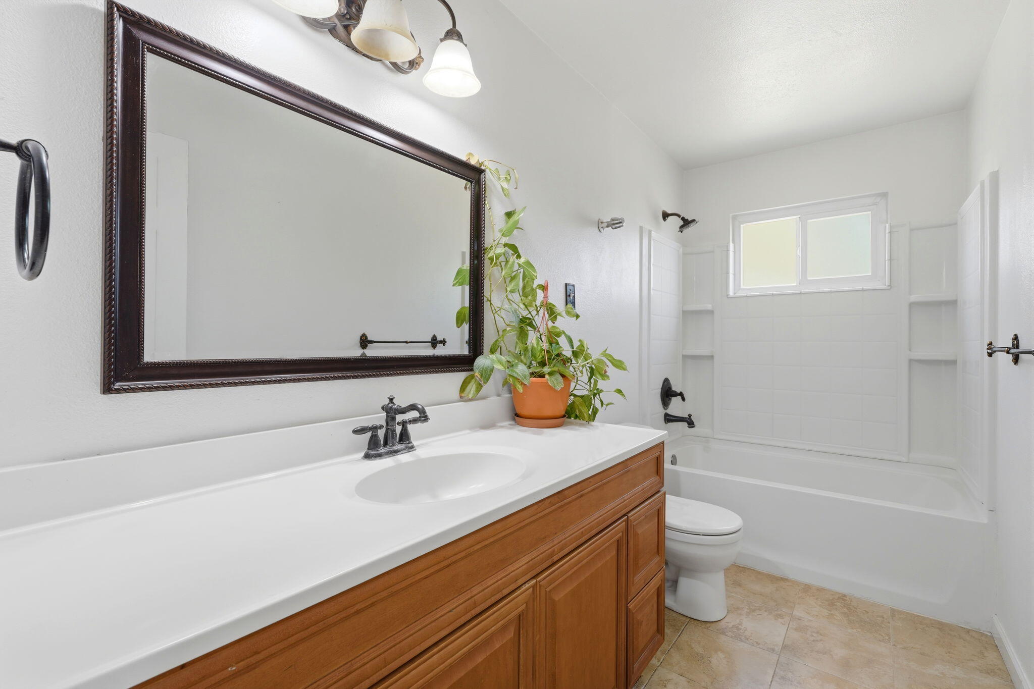 10856 Malta St, Hanford, CA 93230