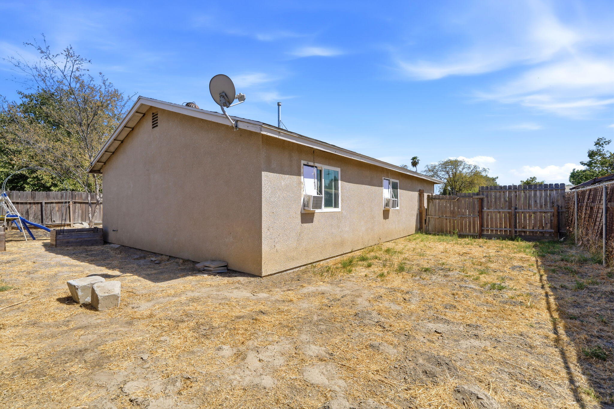 10856 Malta St, Hanford, CA 93230