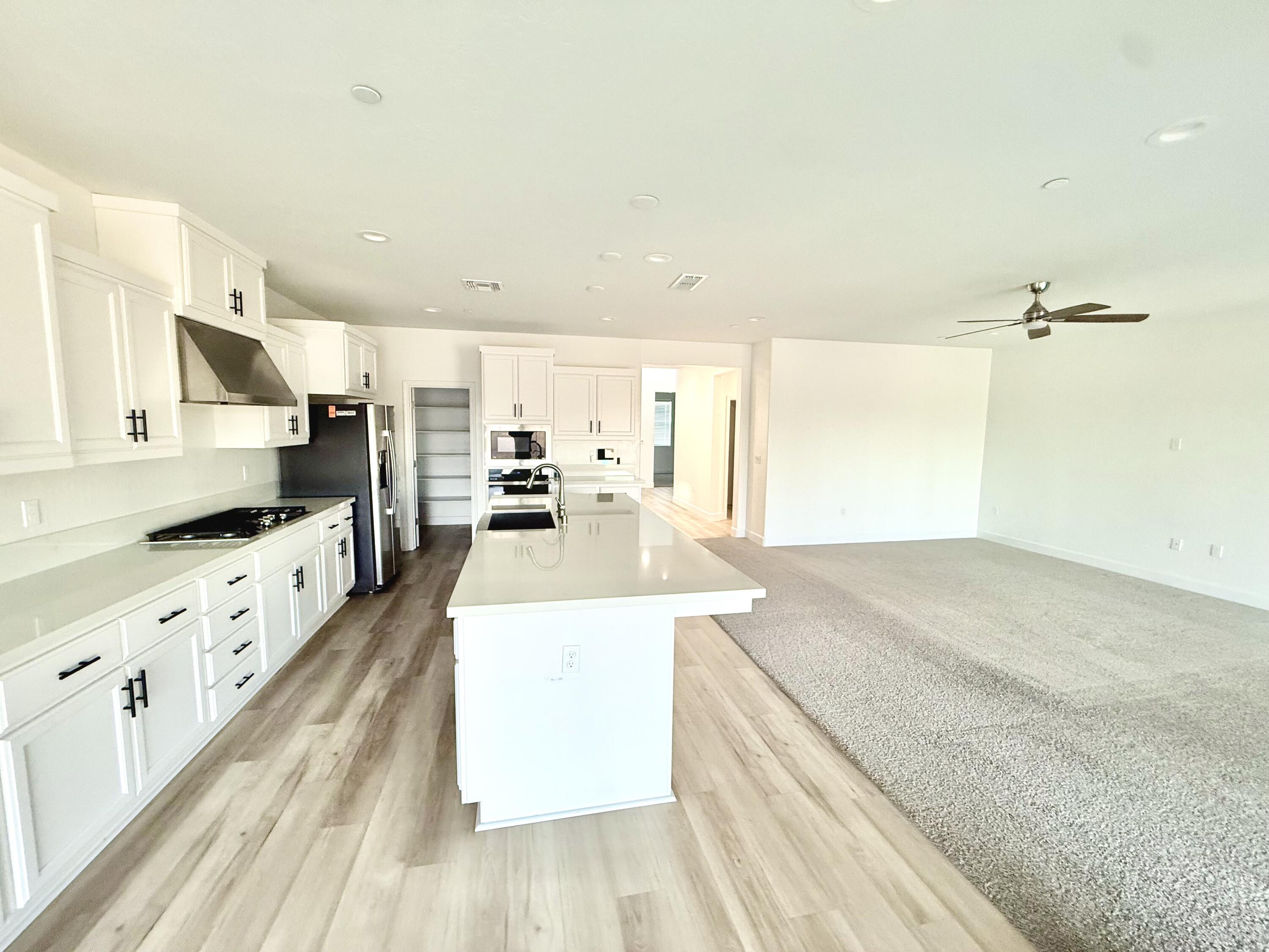 2901 Sand Hls Ave, Tulare, CA 93274