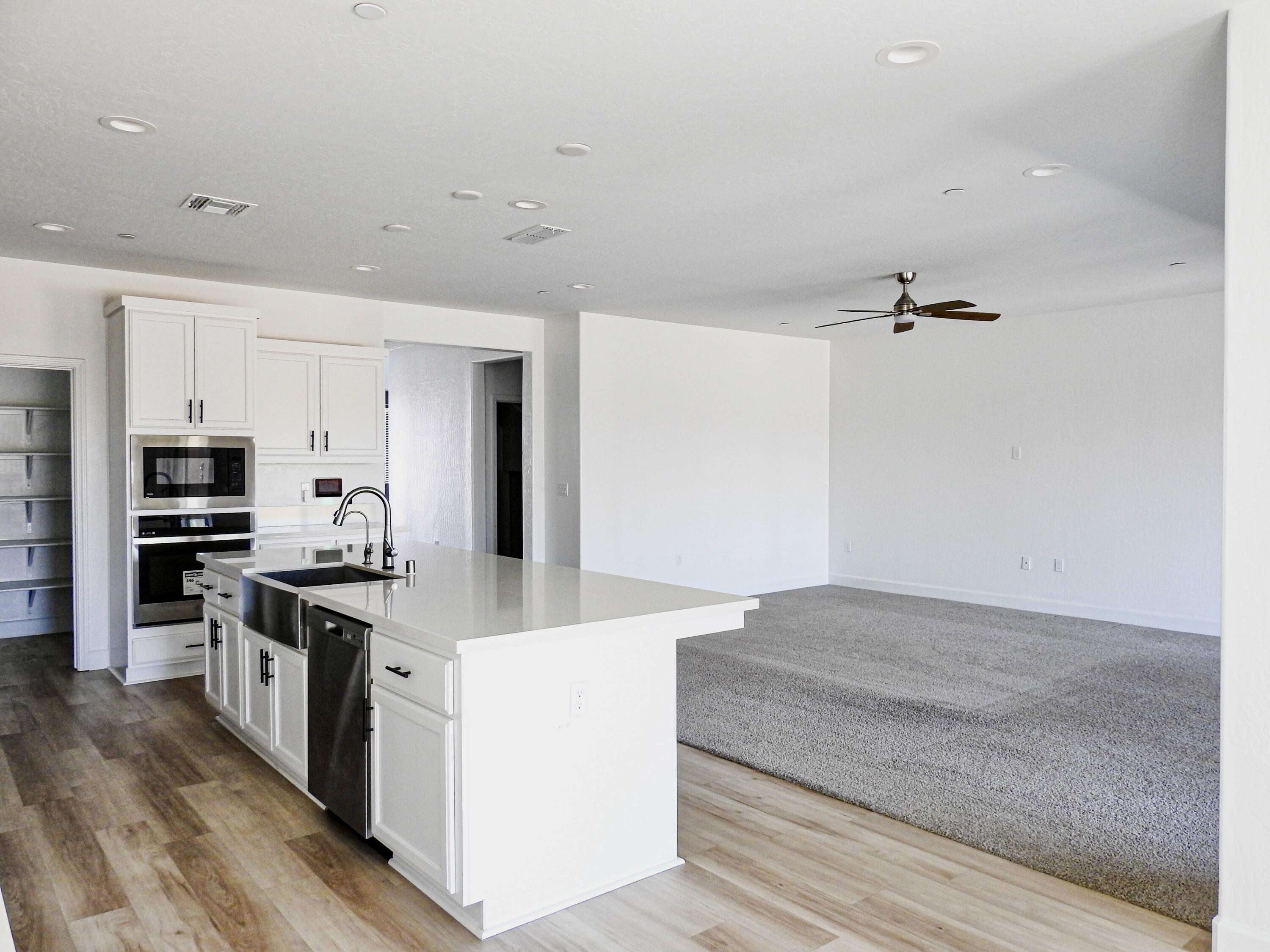 2901 Sand Hls Ave, Tulare, CA 93274