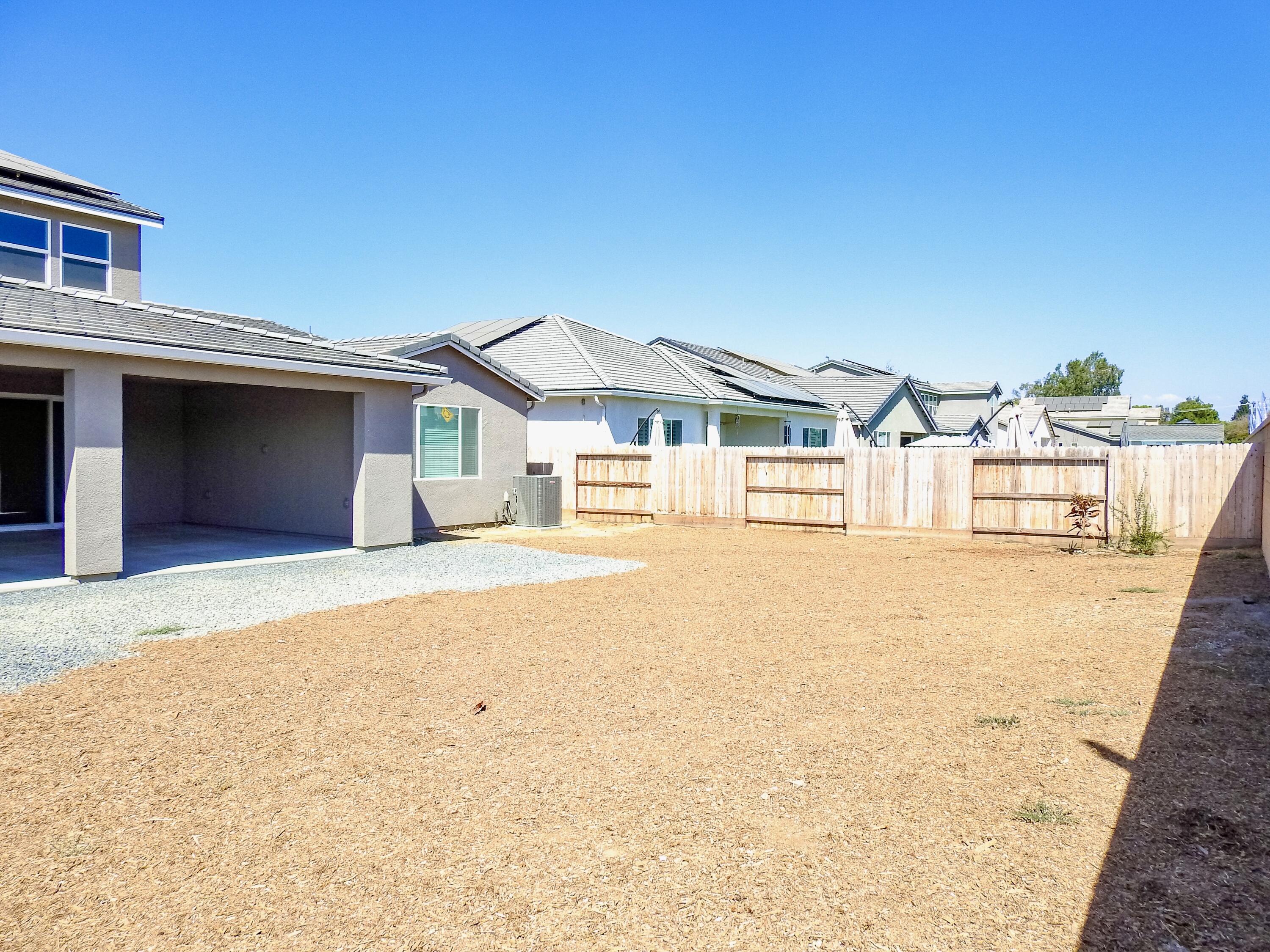 2901 Sand Hls Ave, Tulare, CA 93274