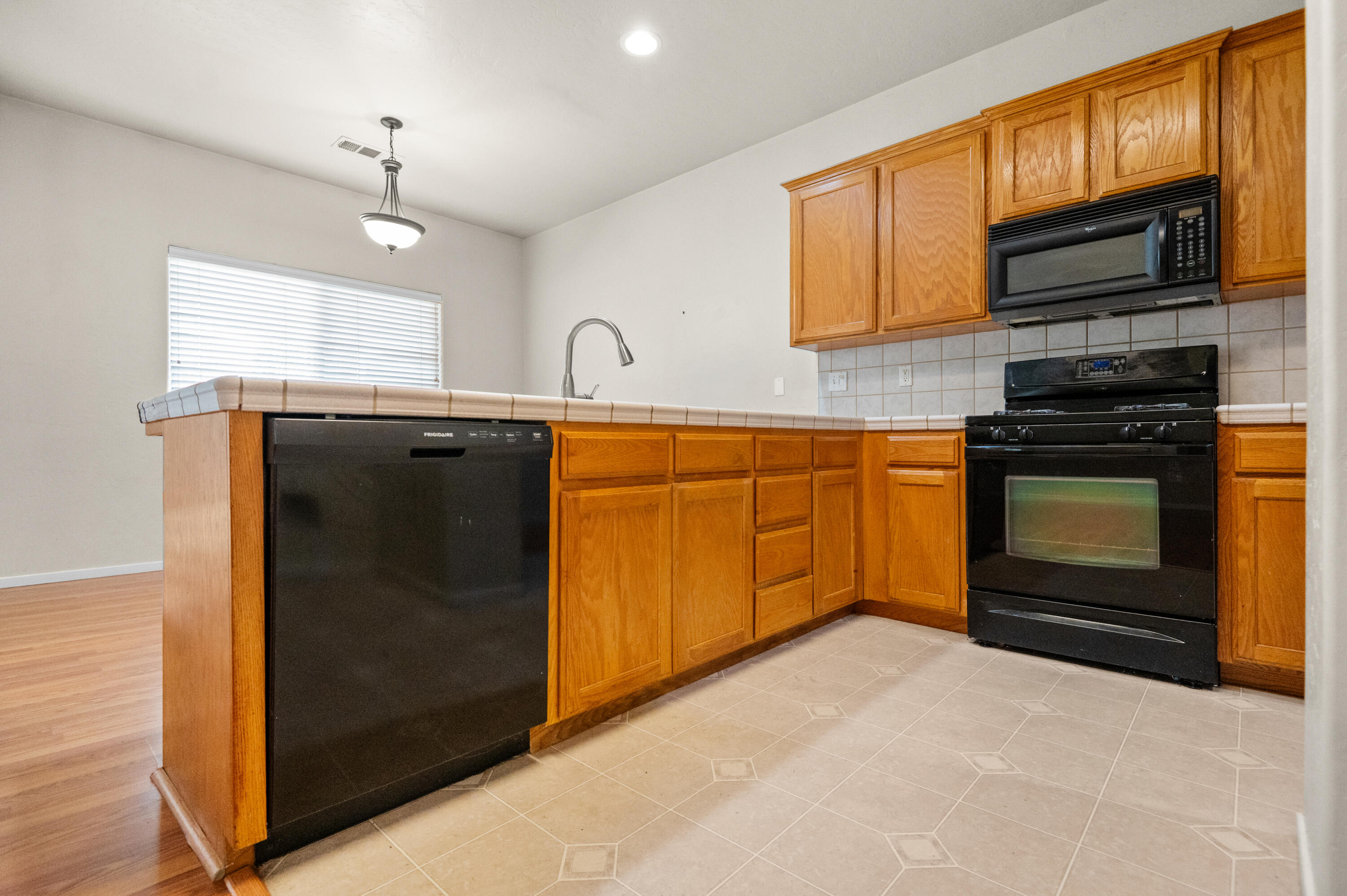 1486 Firestone Dr, Tulare, CA 93274