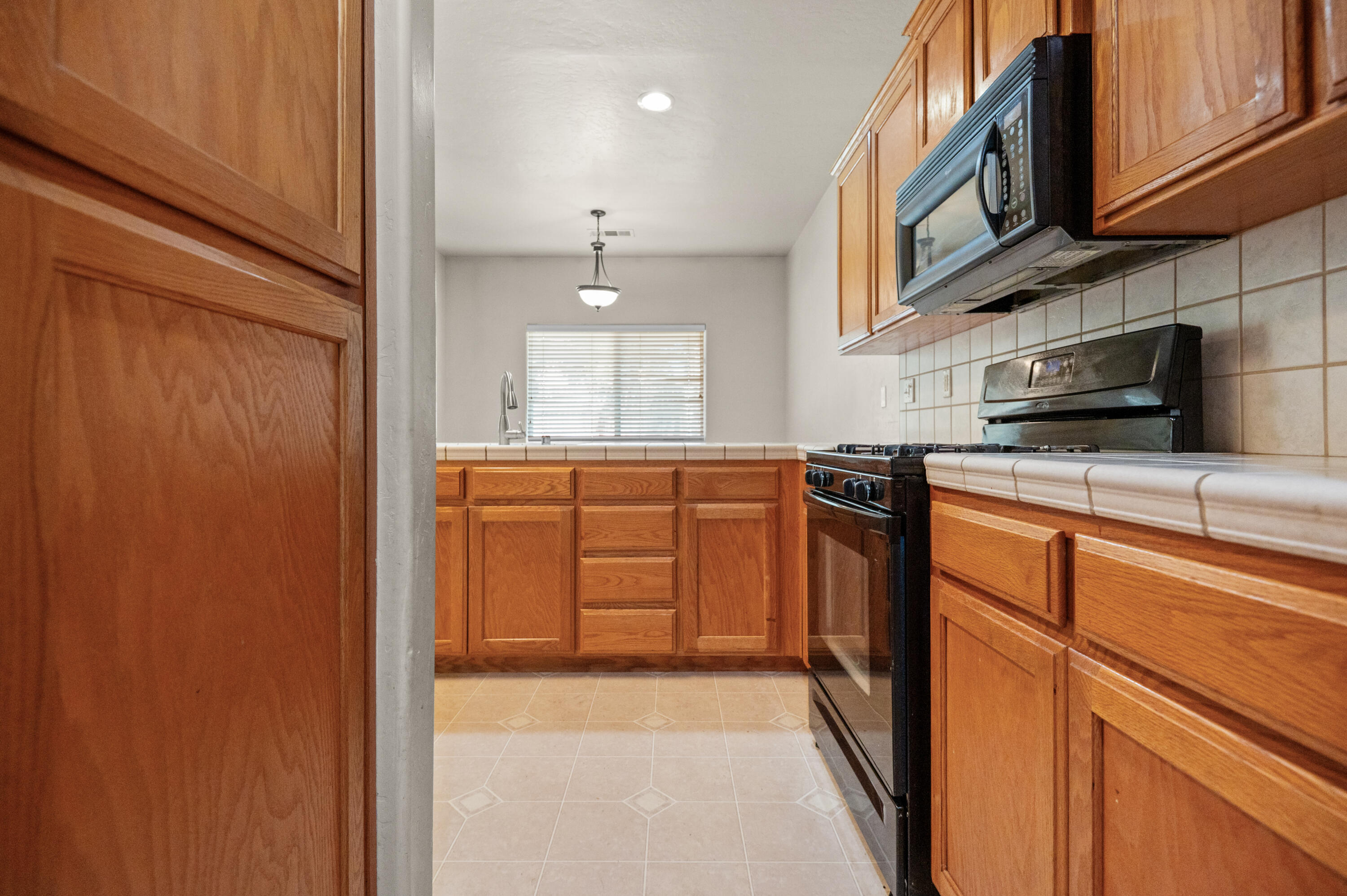 1486 Firestone Dr, Tulare, CA 93274