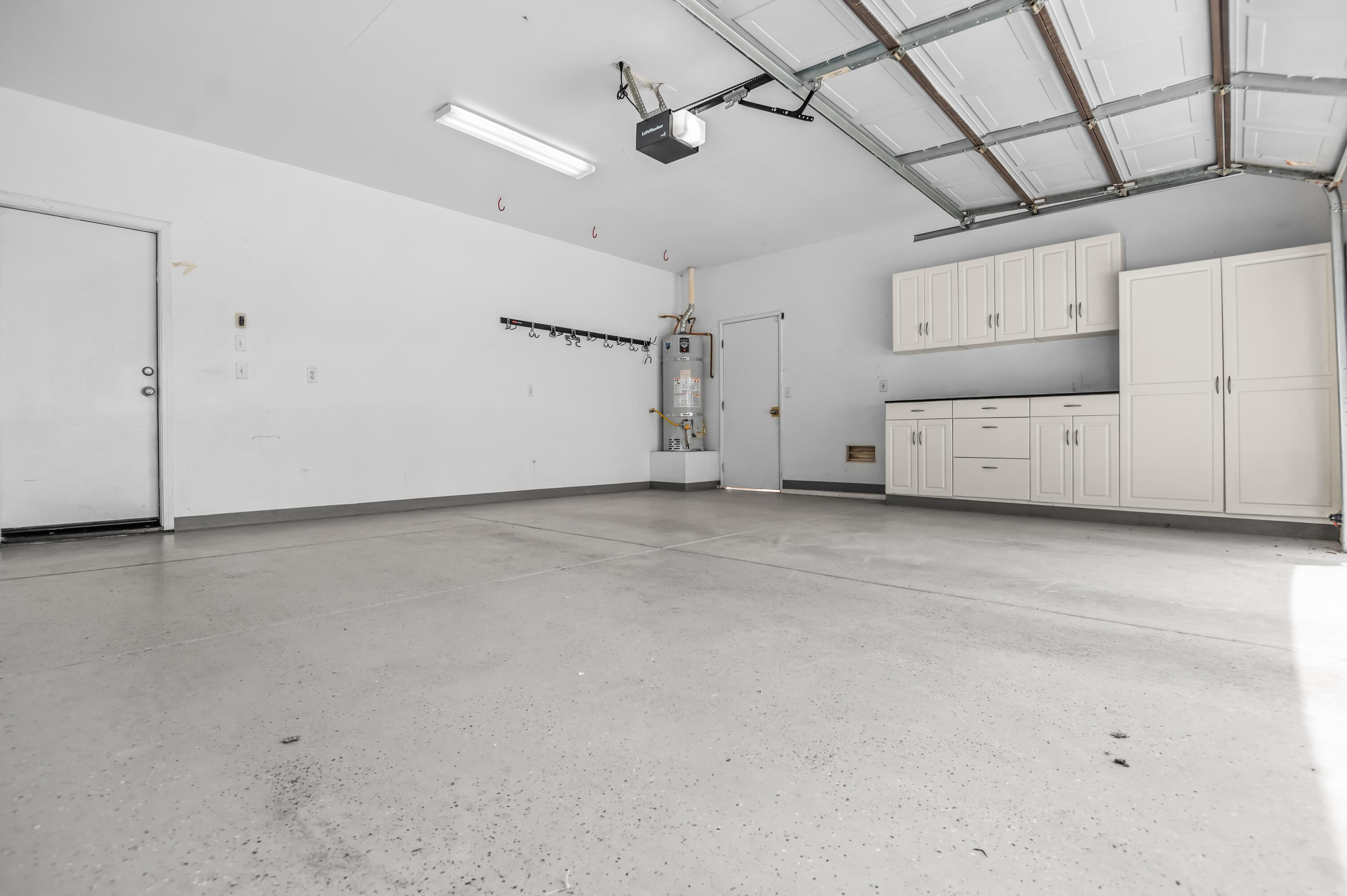 1486 Firestone Dr, Tulare, CA 93274