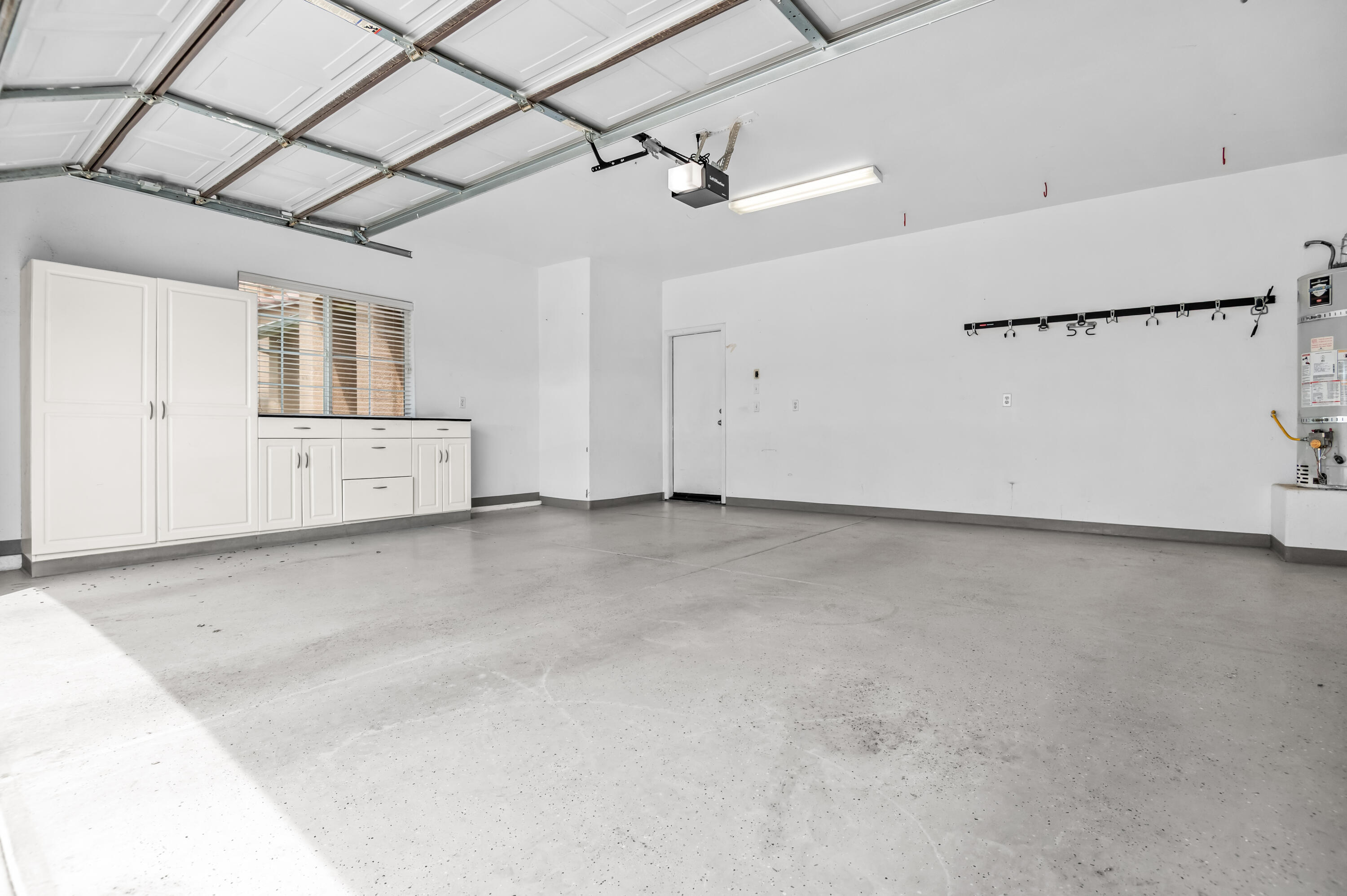 1486 Firestone Dr, Tulare, CA 93274