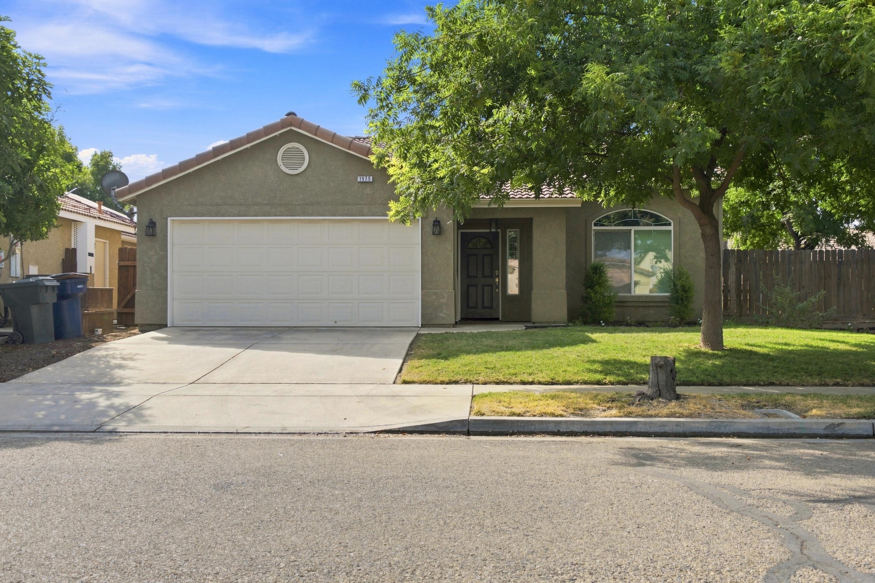1975 Bass Lake Ave, Tulare, CA 93274