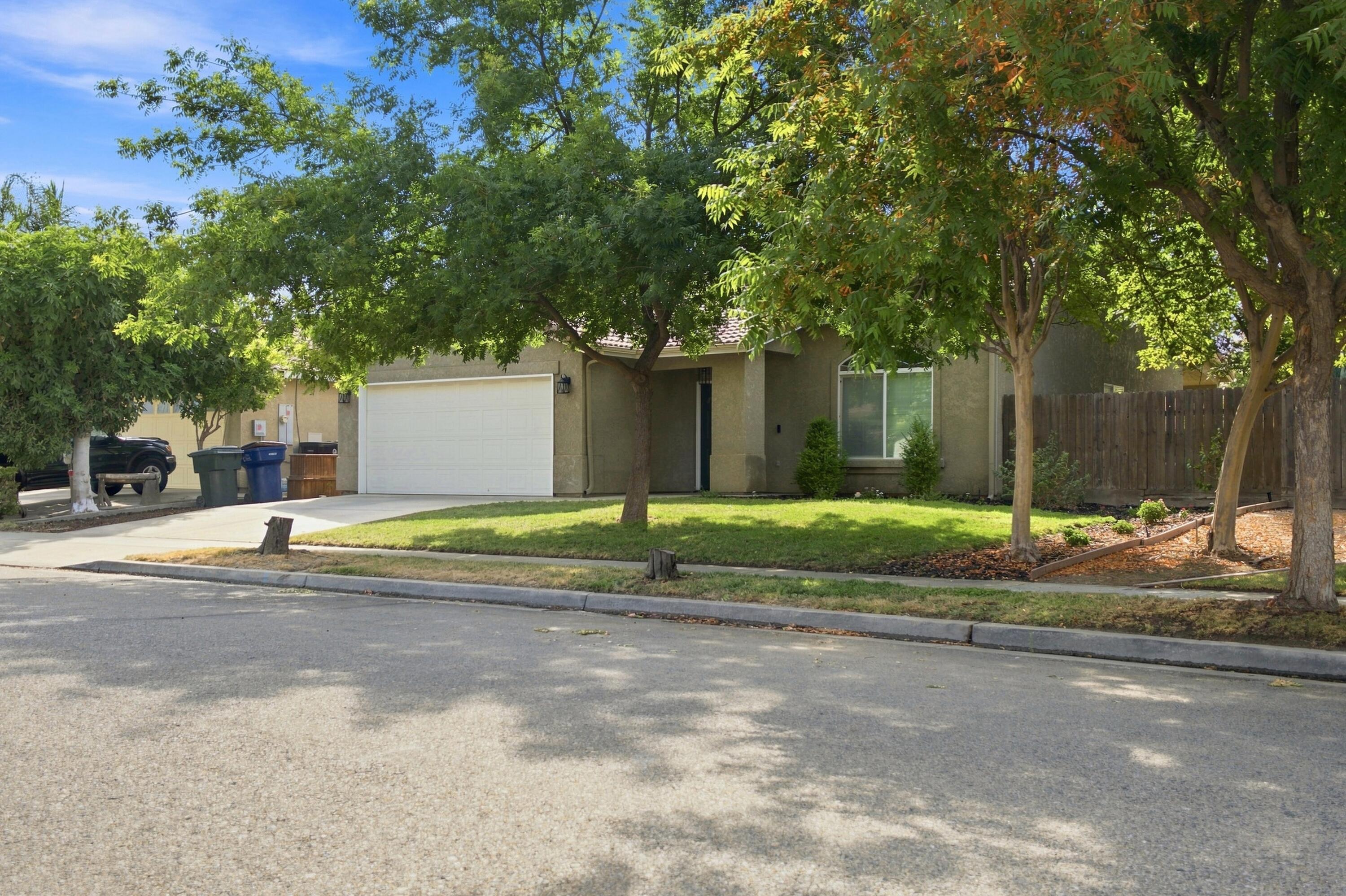 1975 Bass Lake Ave, Tulare, CA 93274