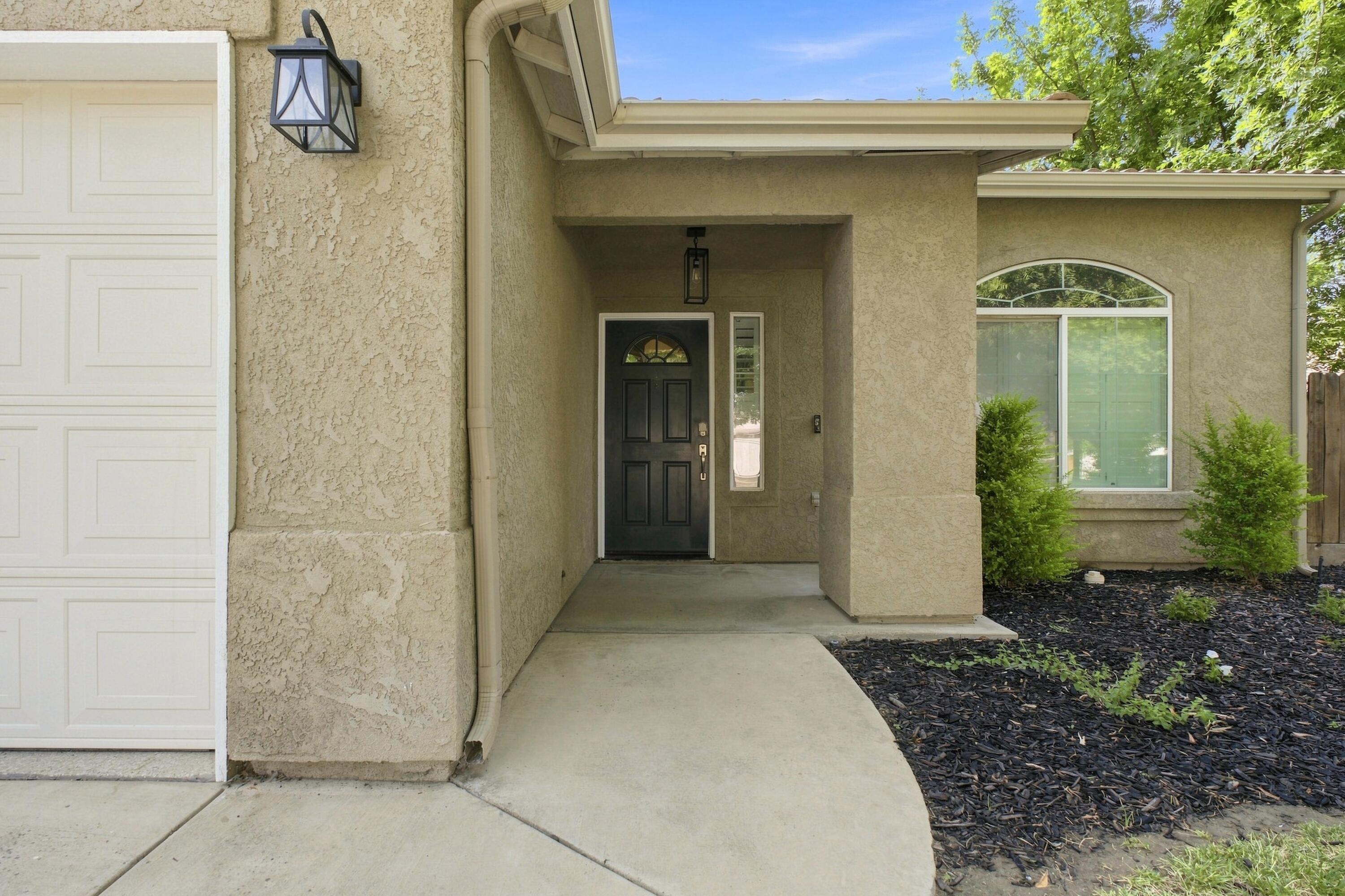 1975 Bass Lake Ave, Tulare, CA 93274