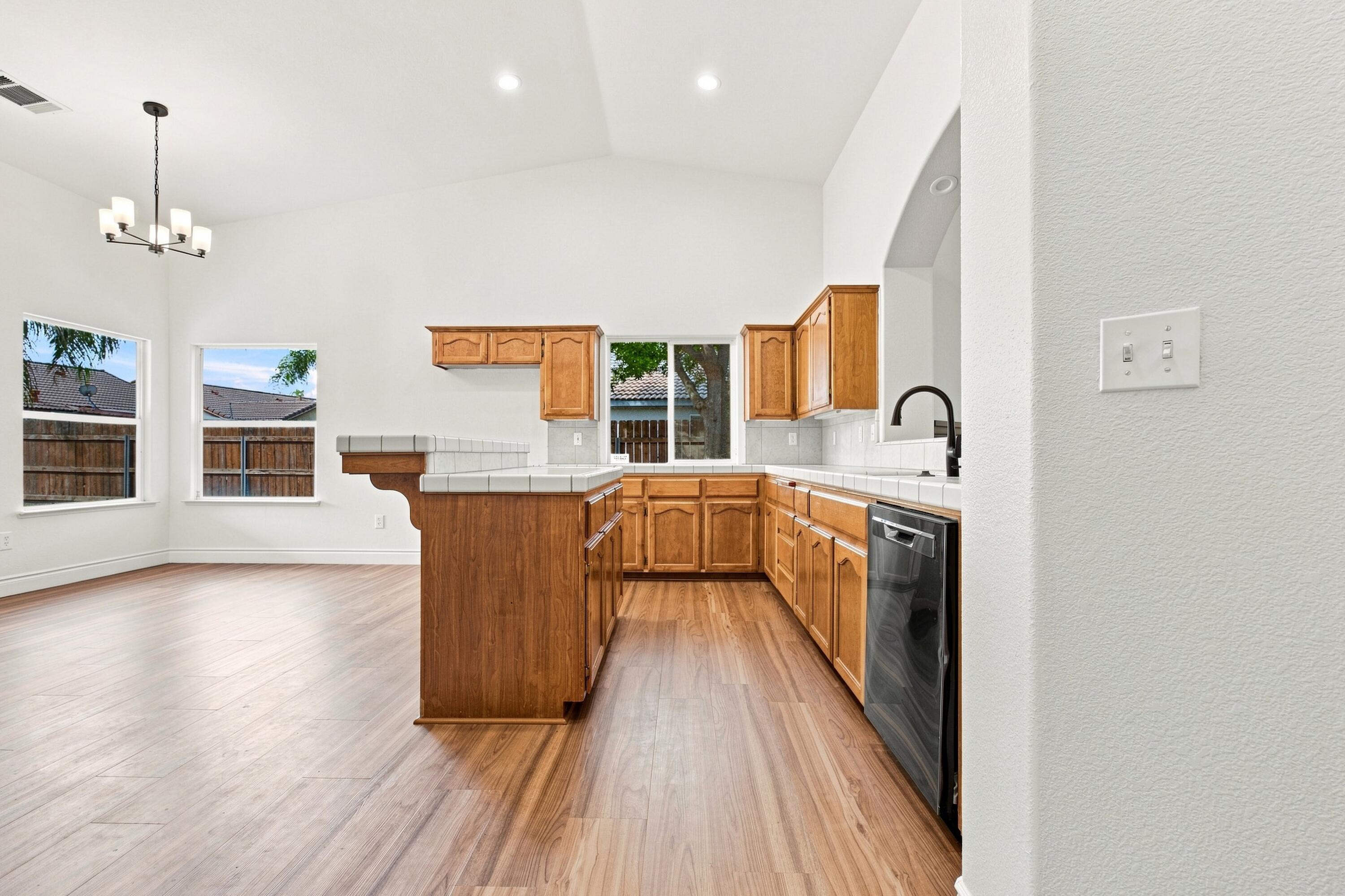 1975 Bass Lake Ave, Tulare, CA 93274