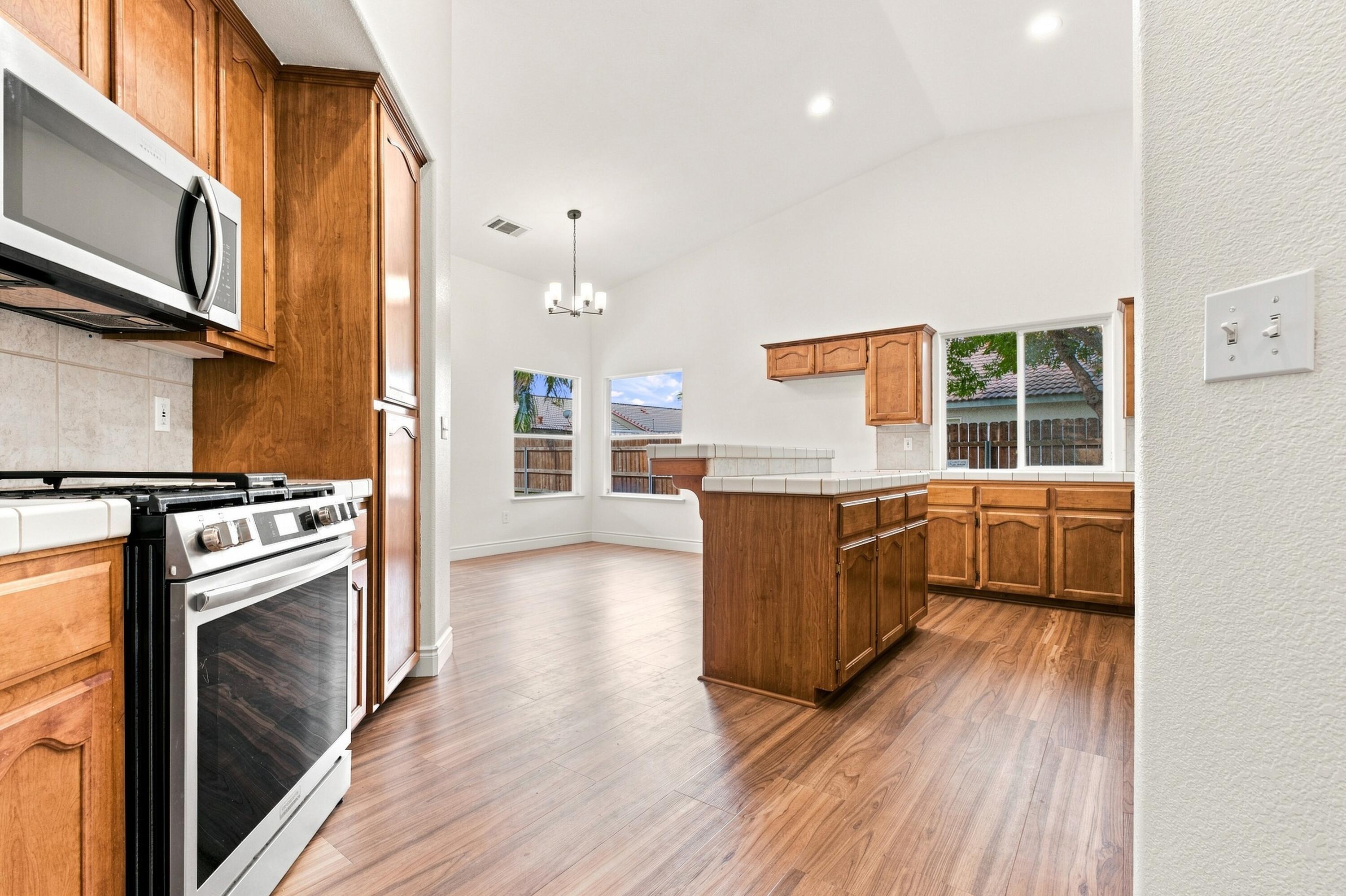 1975 Bass Lake Ave, Tulare, CA 93274