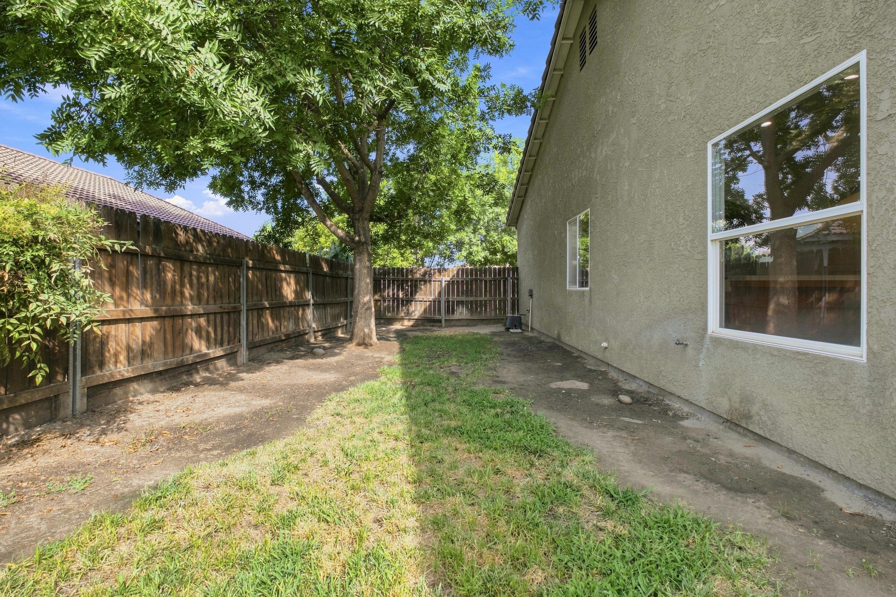 1975 Bass Lake Ave, Tulare, CA 93274