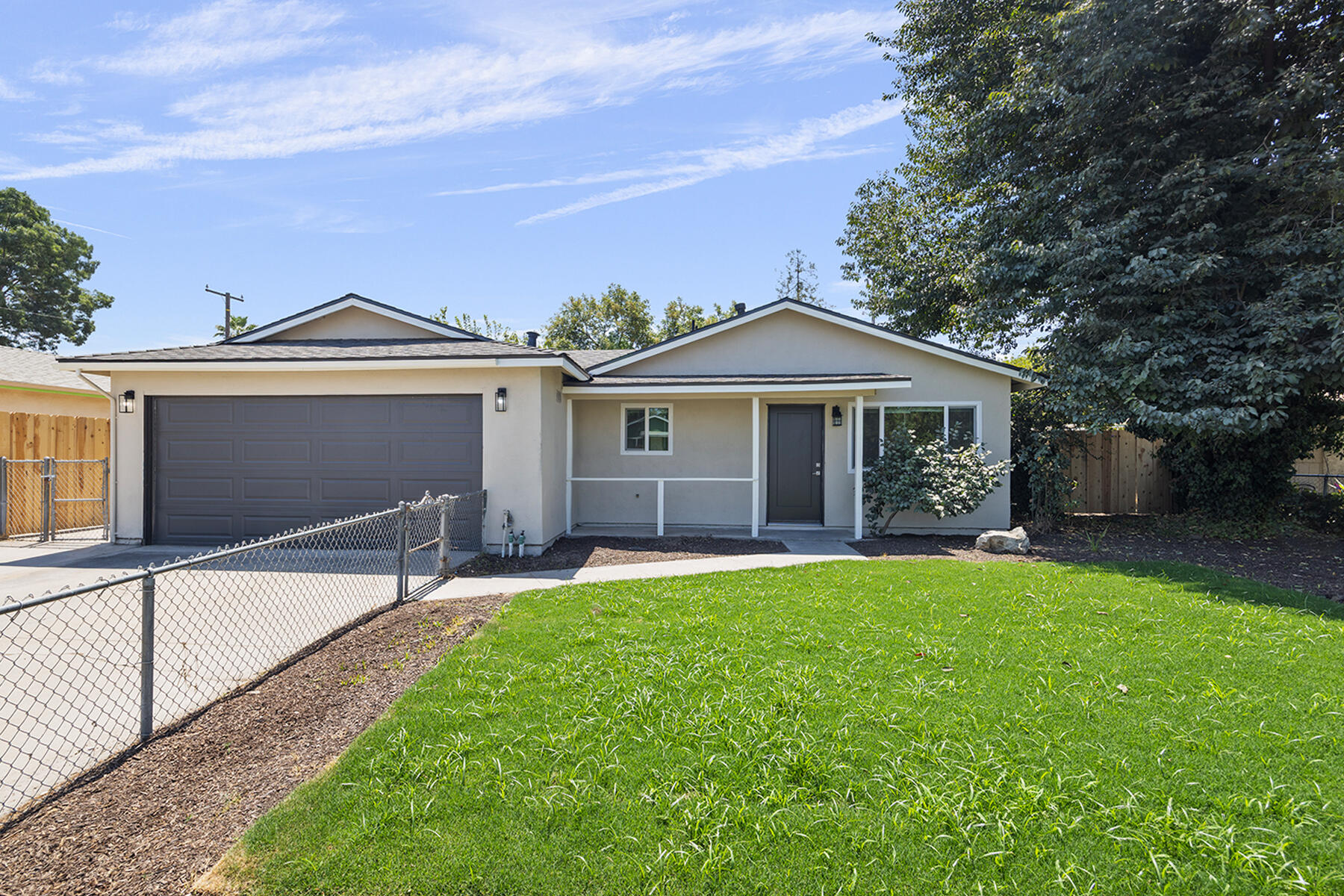1521 W Juliet Ave, Tulare, CA 93274
