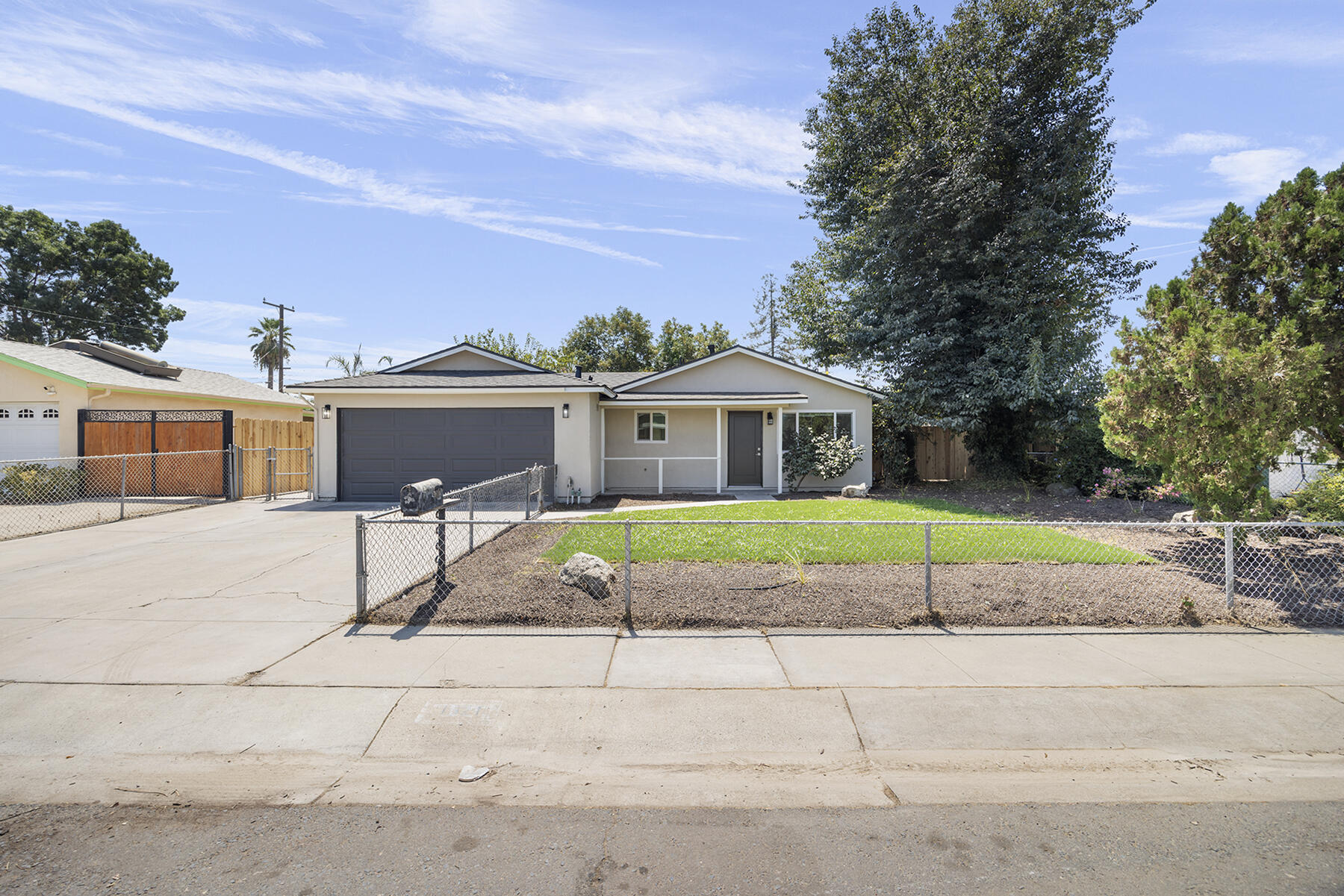 1521 W Juliet Ave, Tulare, CA 93274