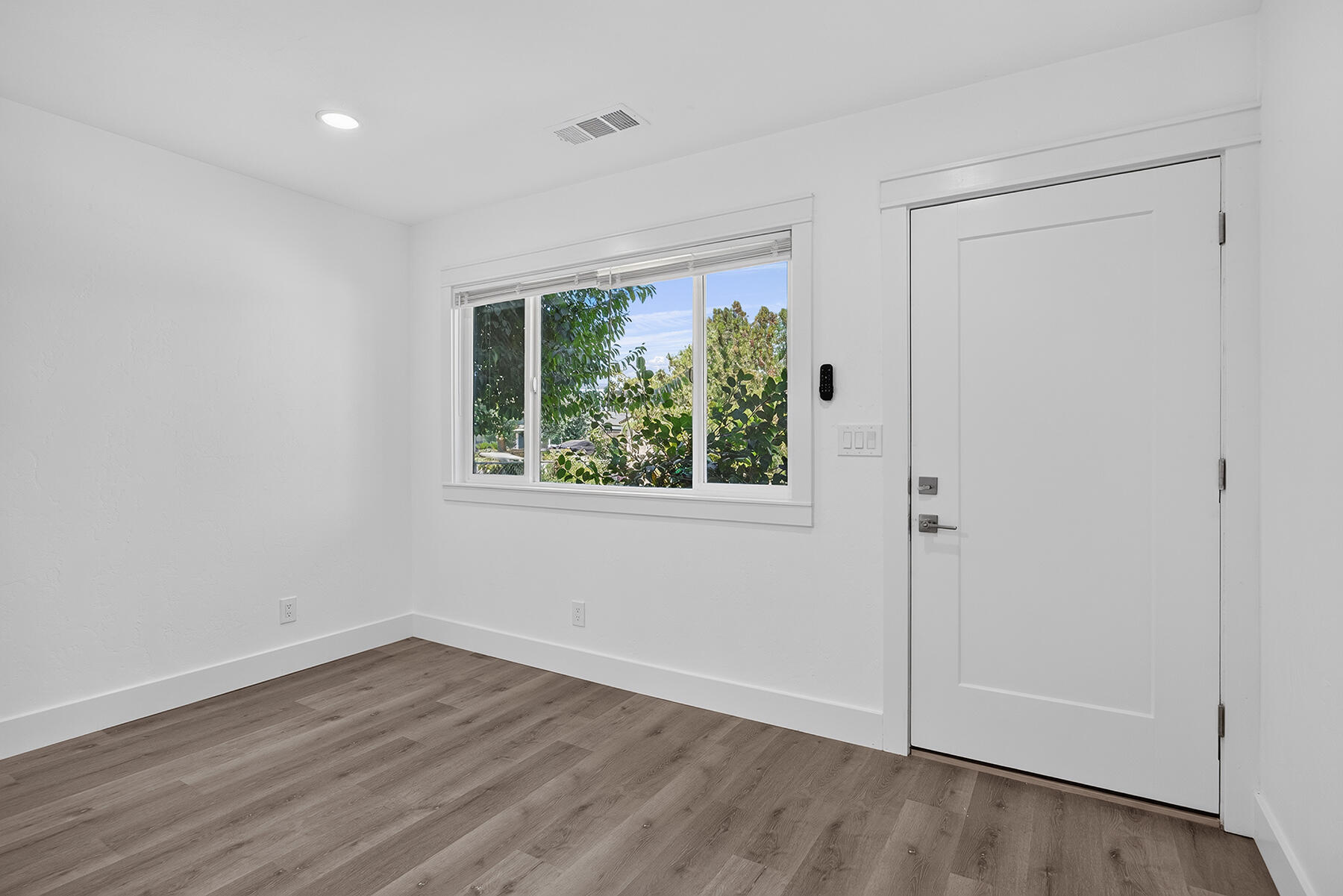 1521 W Juliet Ave, Tulare, CA 93274
