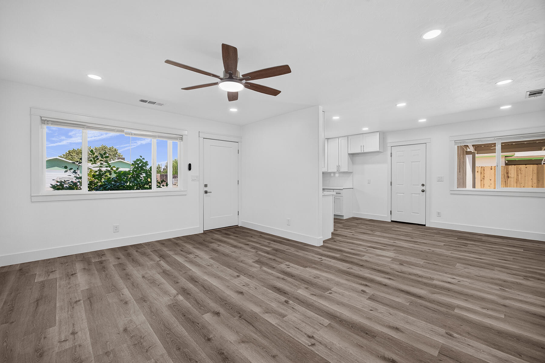 1521 W Juliet Ave, Tulare, CA 93274