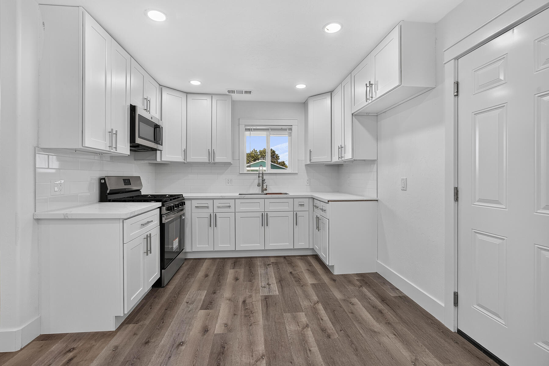 1521 W Juliet Ave, Tulare, CA 93274