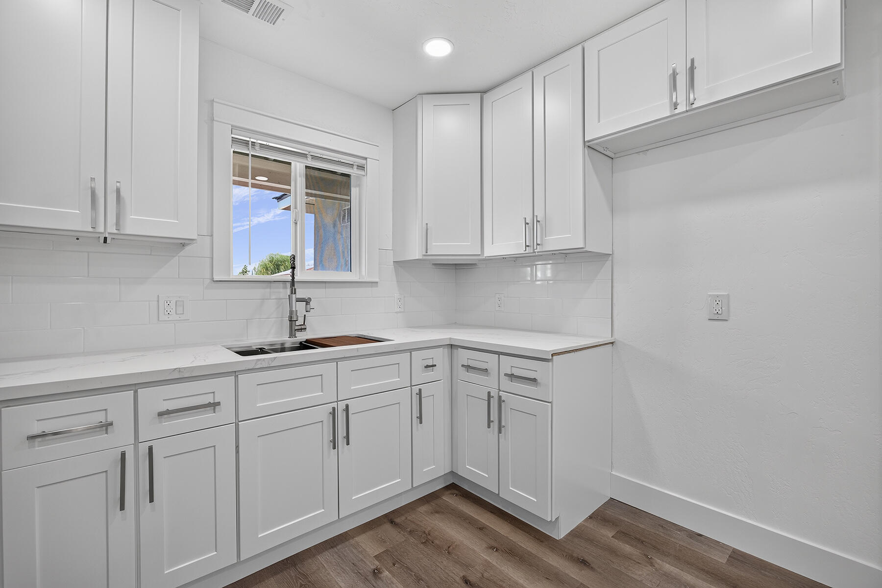 1521 W Juliet Ave, Tulare, CA 93274