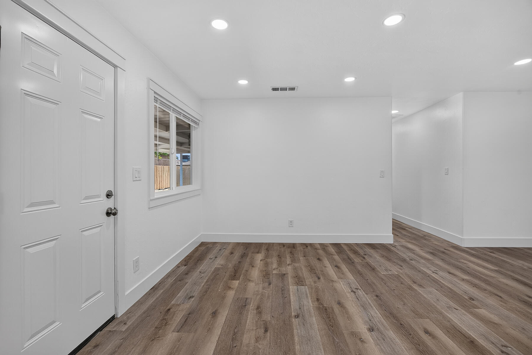 1521 W Juliet Ave, Tulare, CA 93274