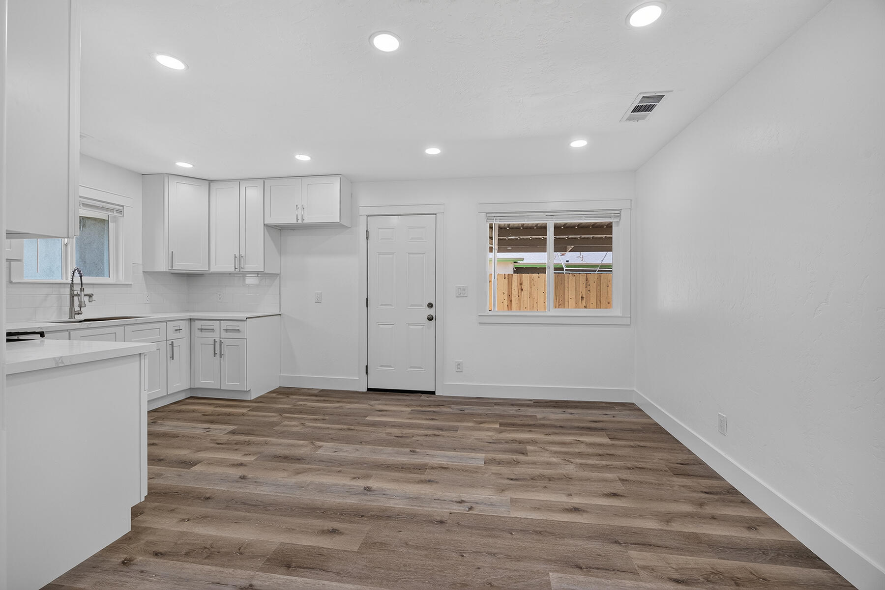 1521 W Juliet Ave, Tulare, CA 93274