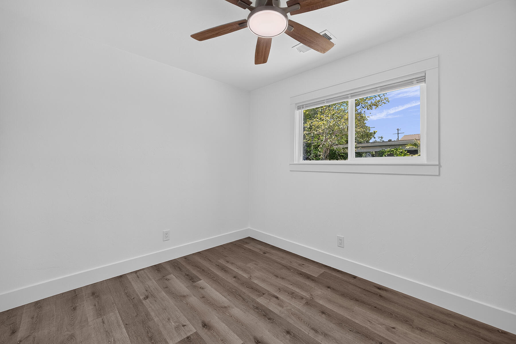 1521 W Juliet Ave, Tulare, CA 93274