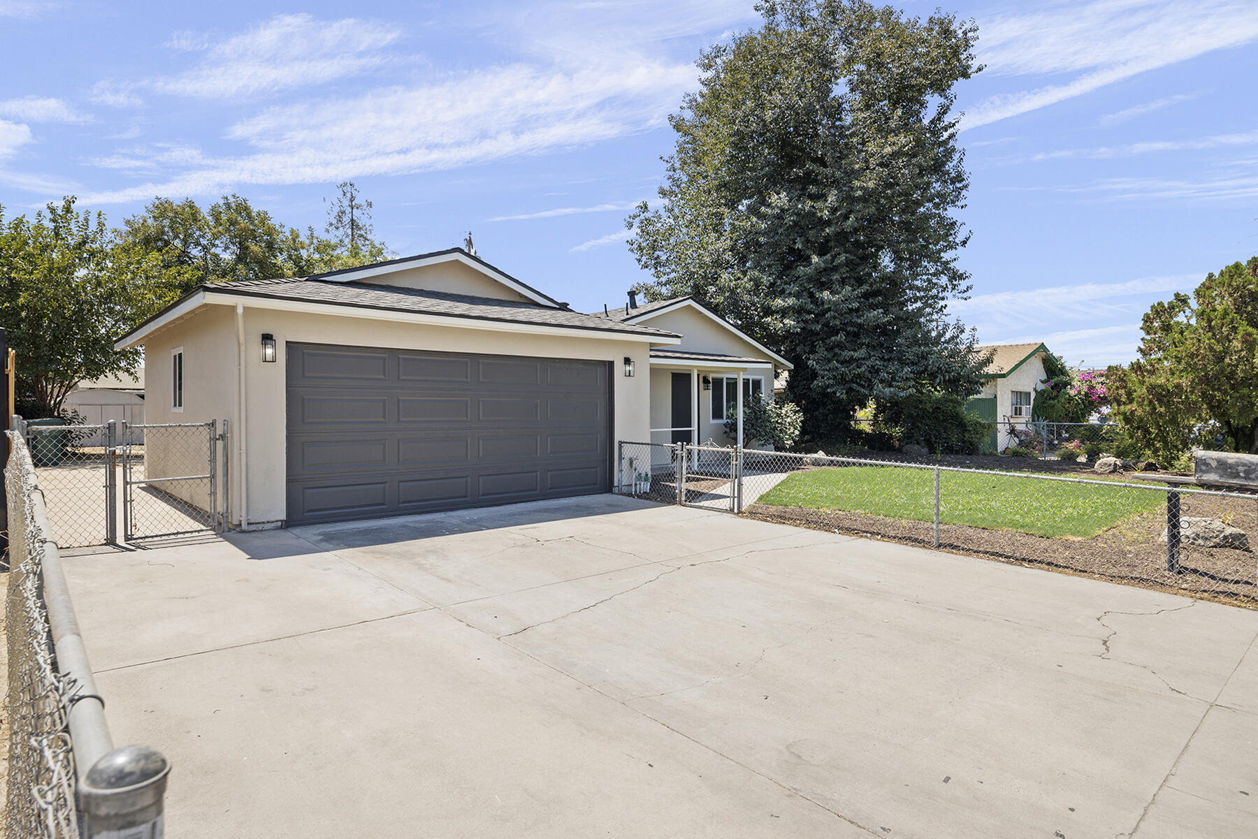 1521 W Juliet Ave, Tulare, CA 93274
