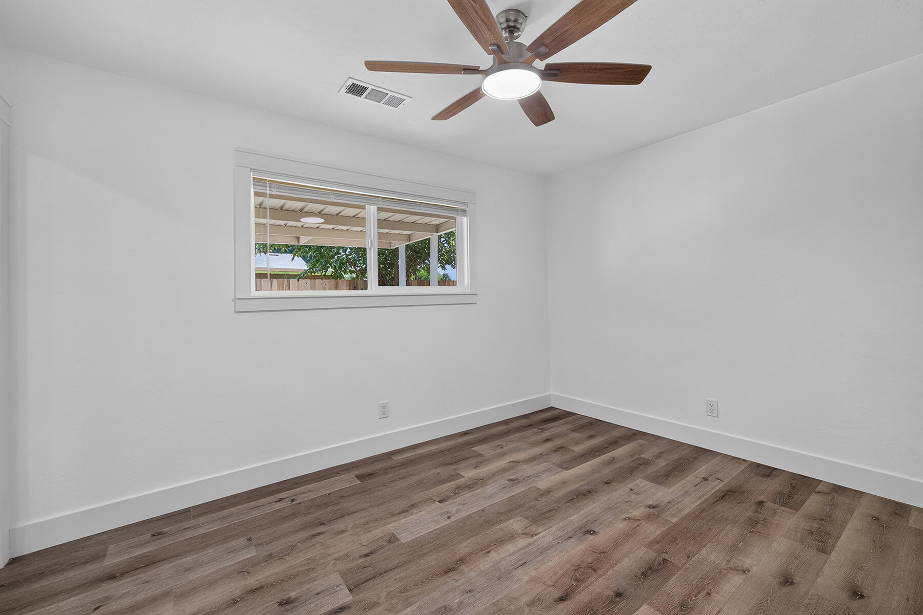 1521 W Juliet Ave, Tulare, CA 93274
